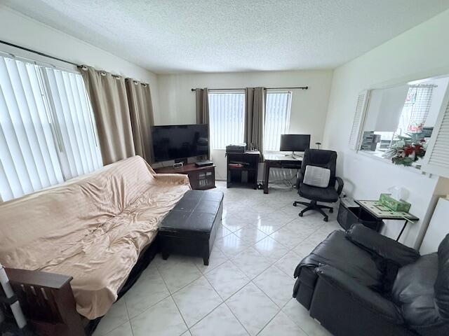 UPMINSTER B CONDO - Residential