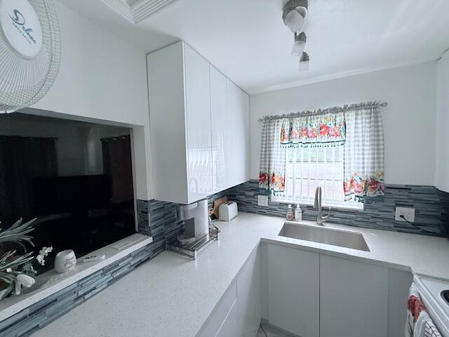 41 Upminster B Crescent B