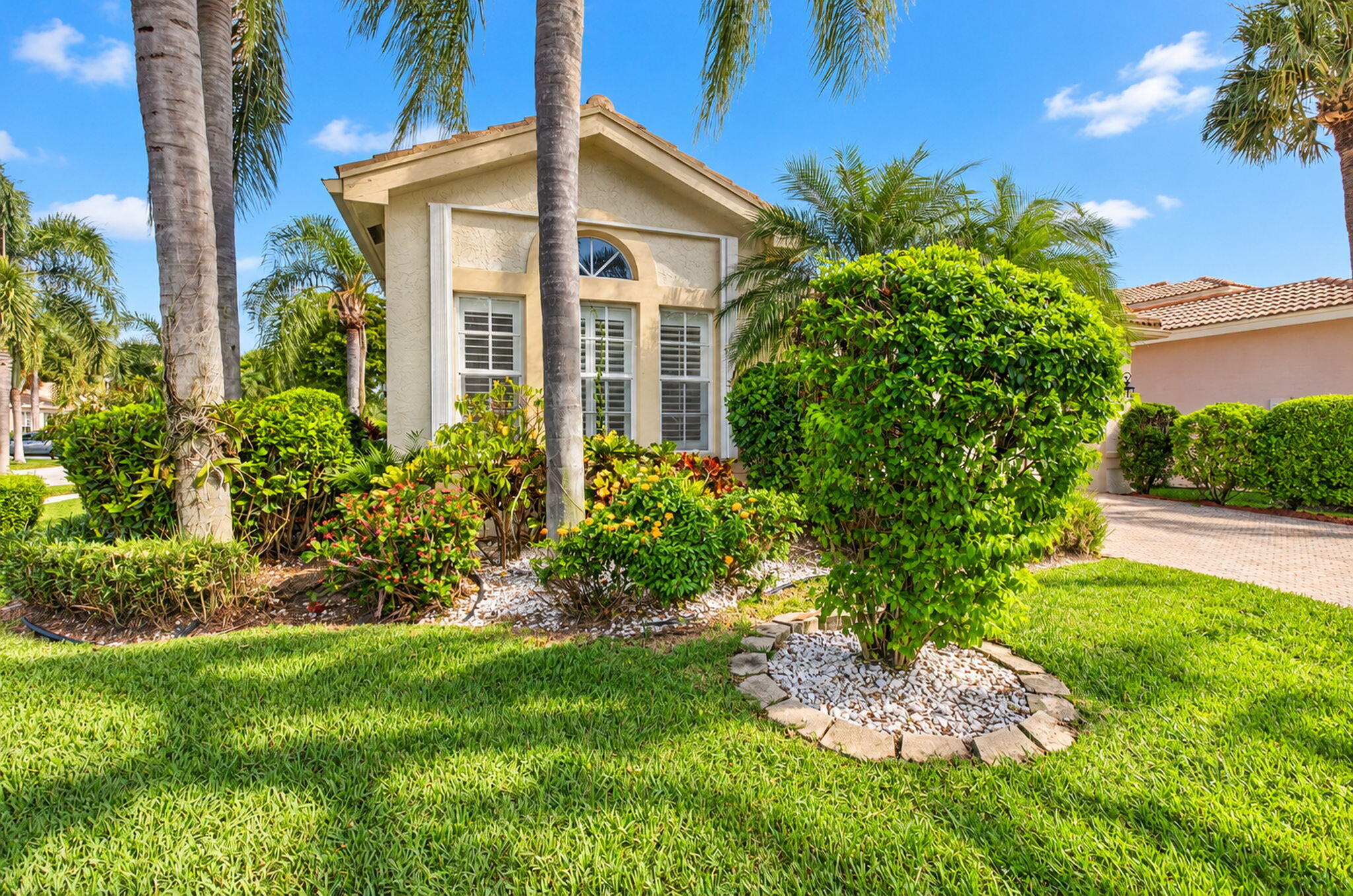 6931 Belmont Shore Drive