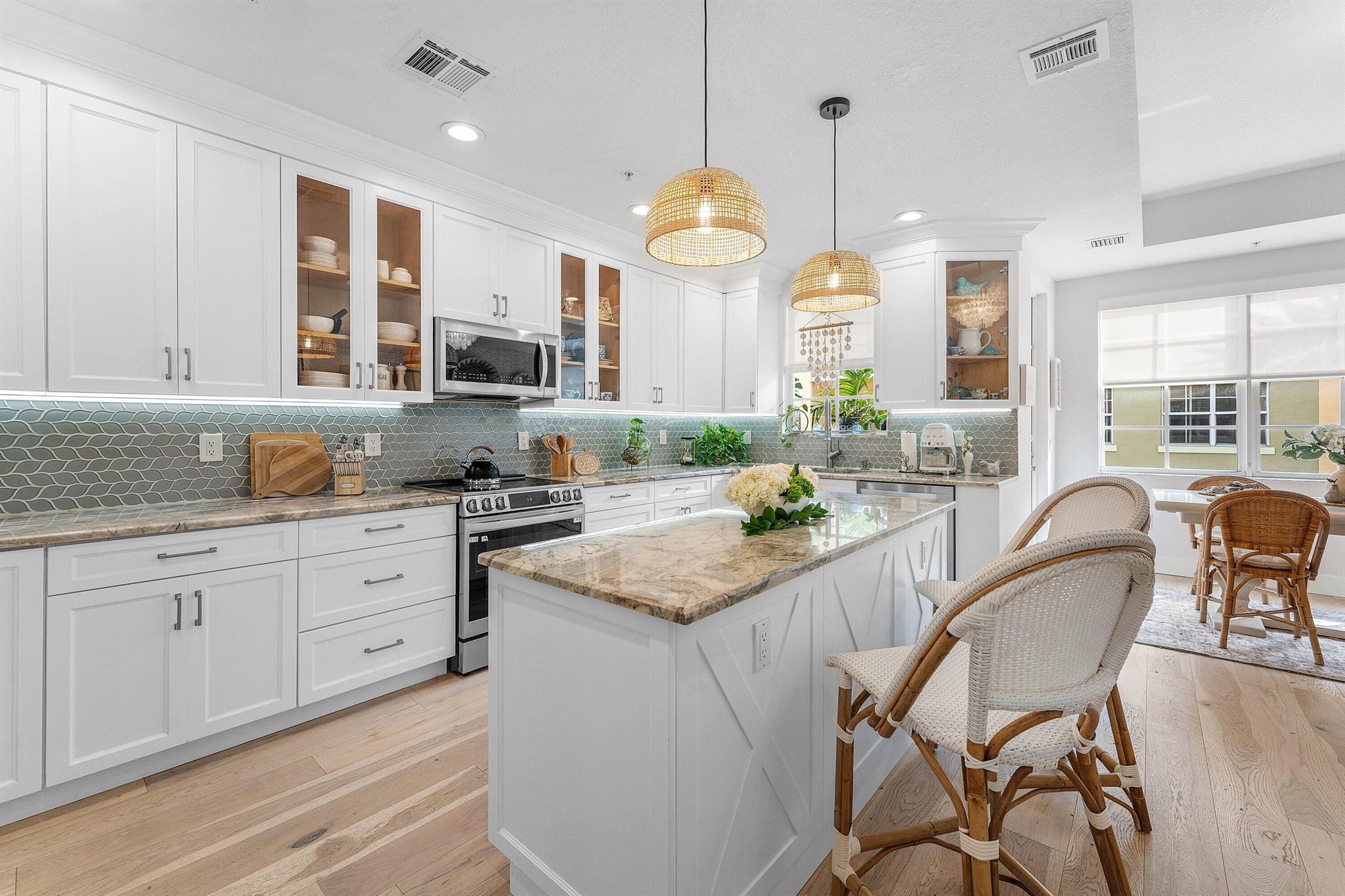 HARBOUR OAKS - Residential