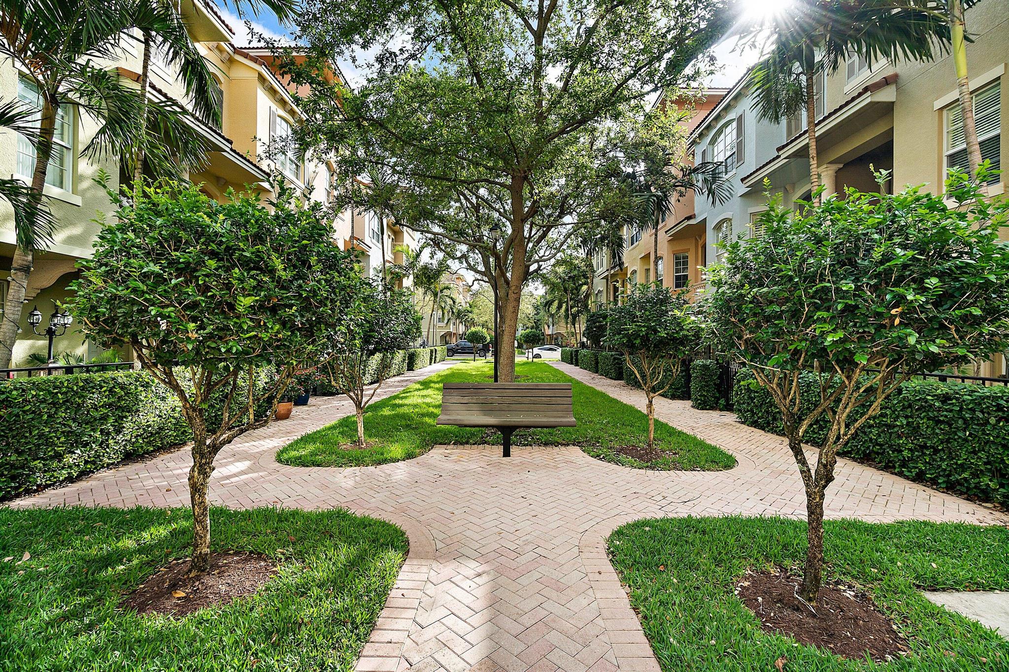 HARBOUR OAKS - Residential