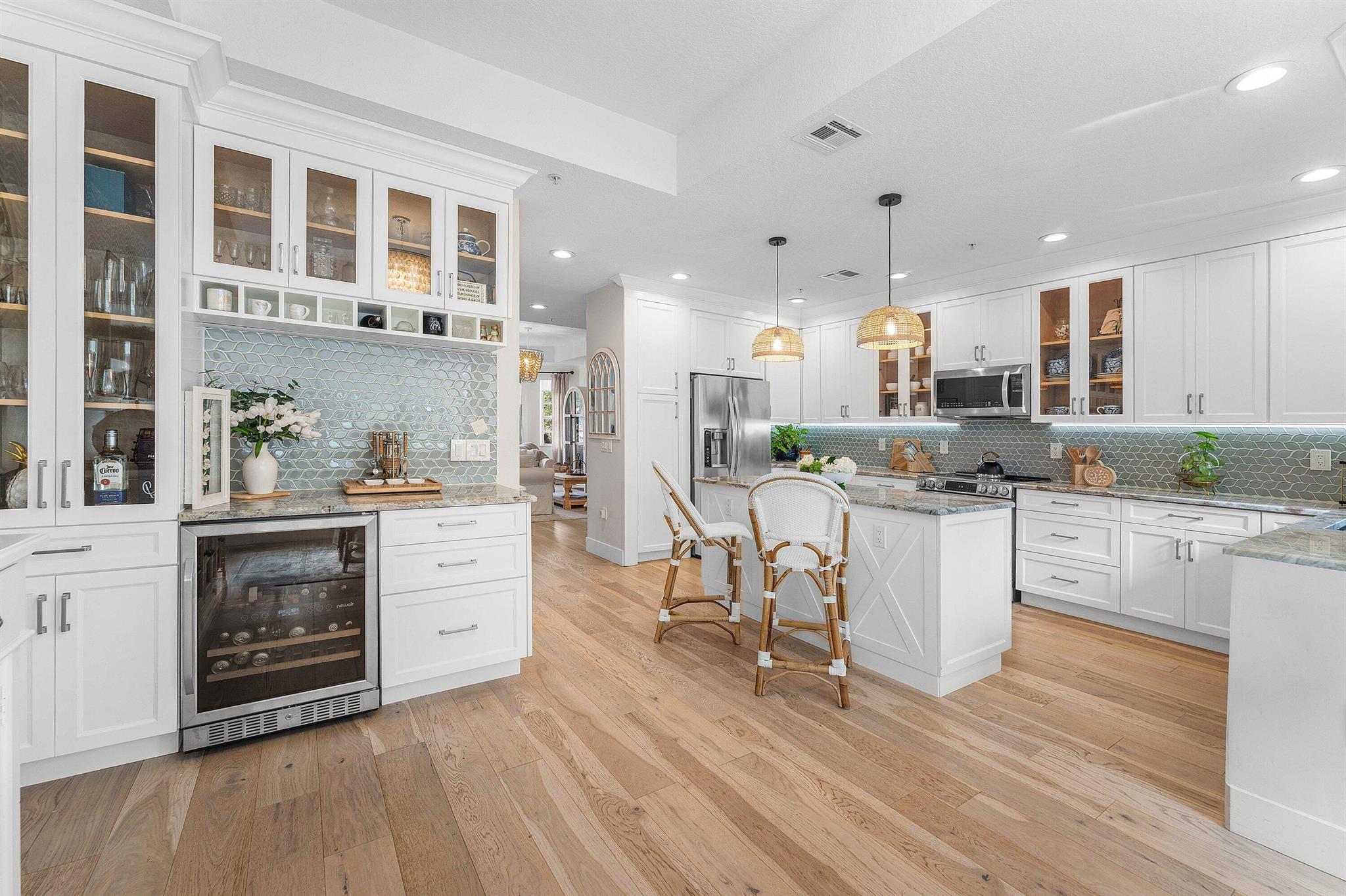 HARBOUR OAKS - Residential