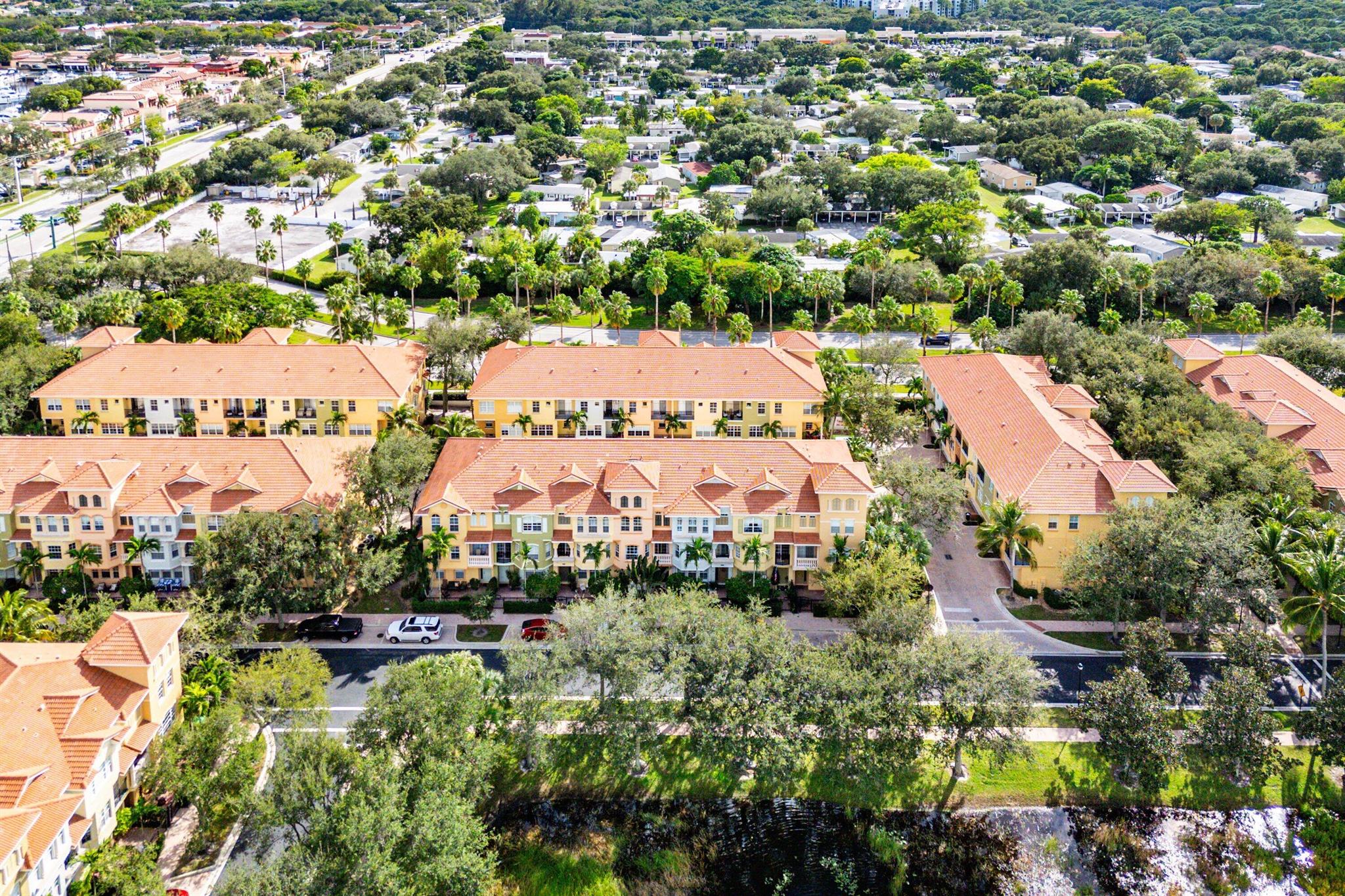 HARBOUR OAKS - Residential