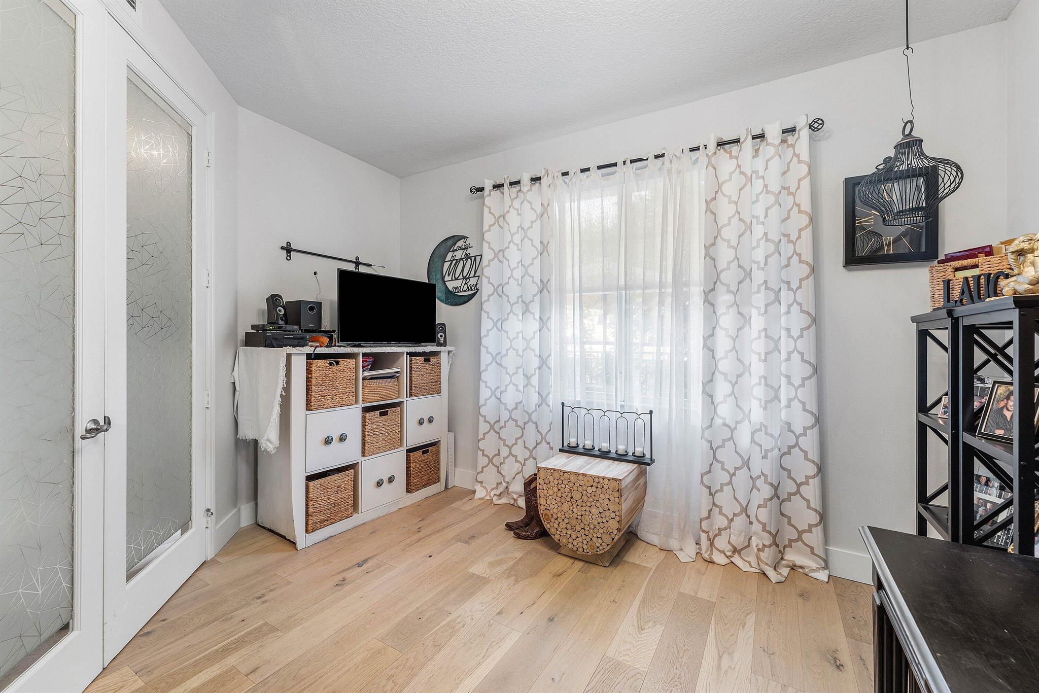 HARBOUR OAKS - Residential