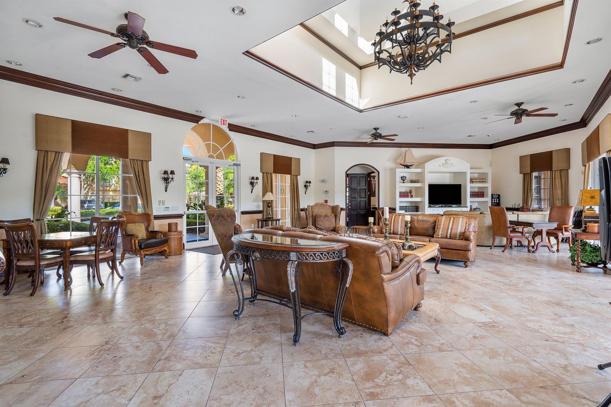 HARBOUR OAKS - Residential