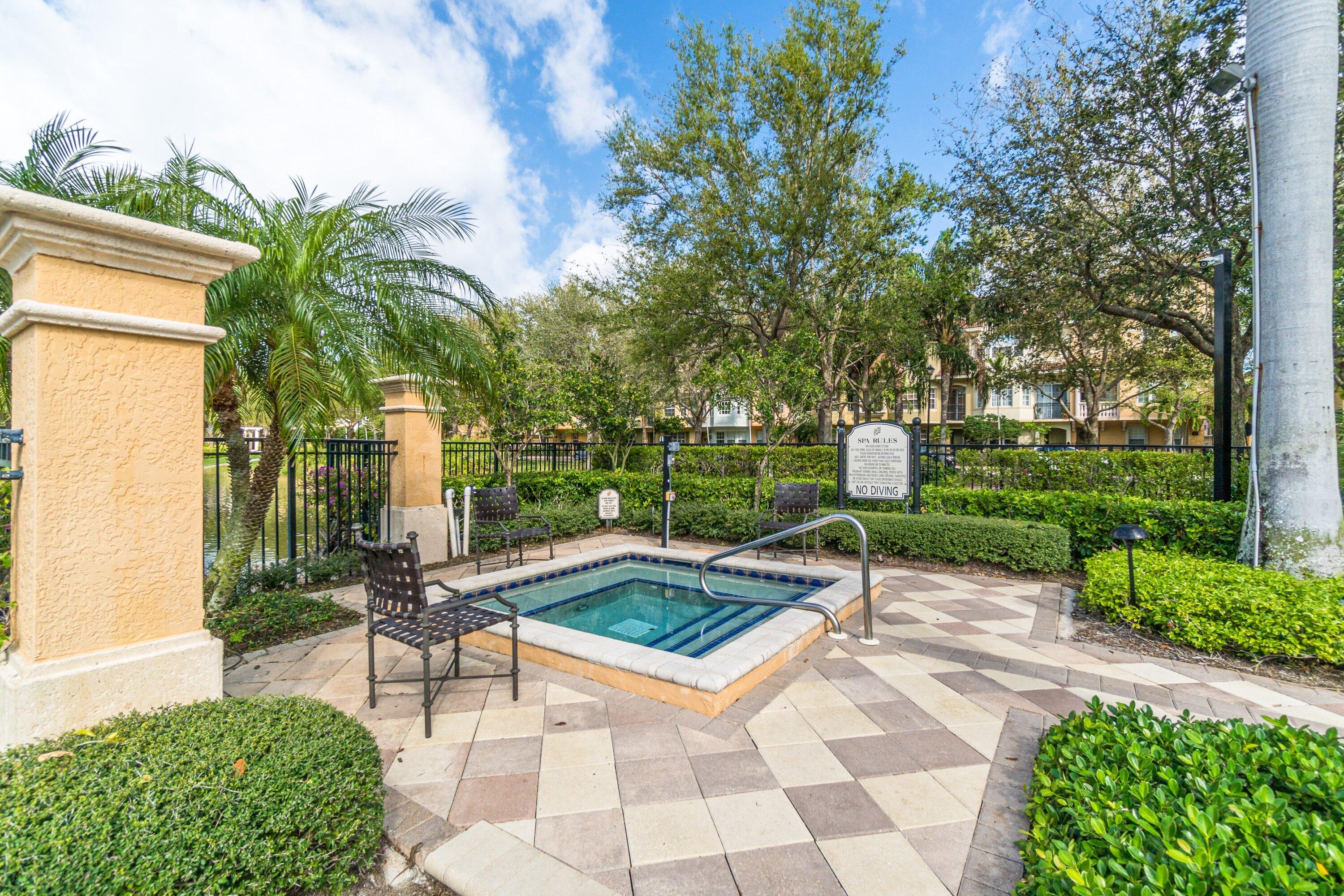 HARBOUR OAKS - Residential