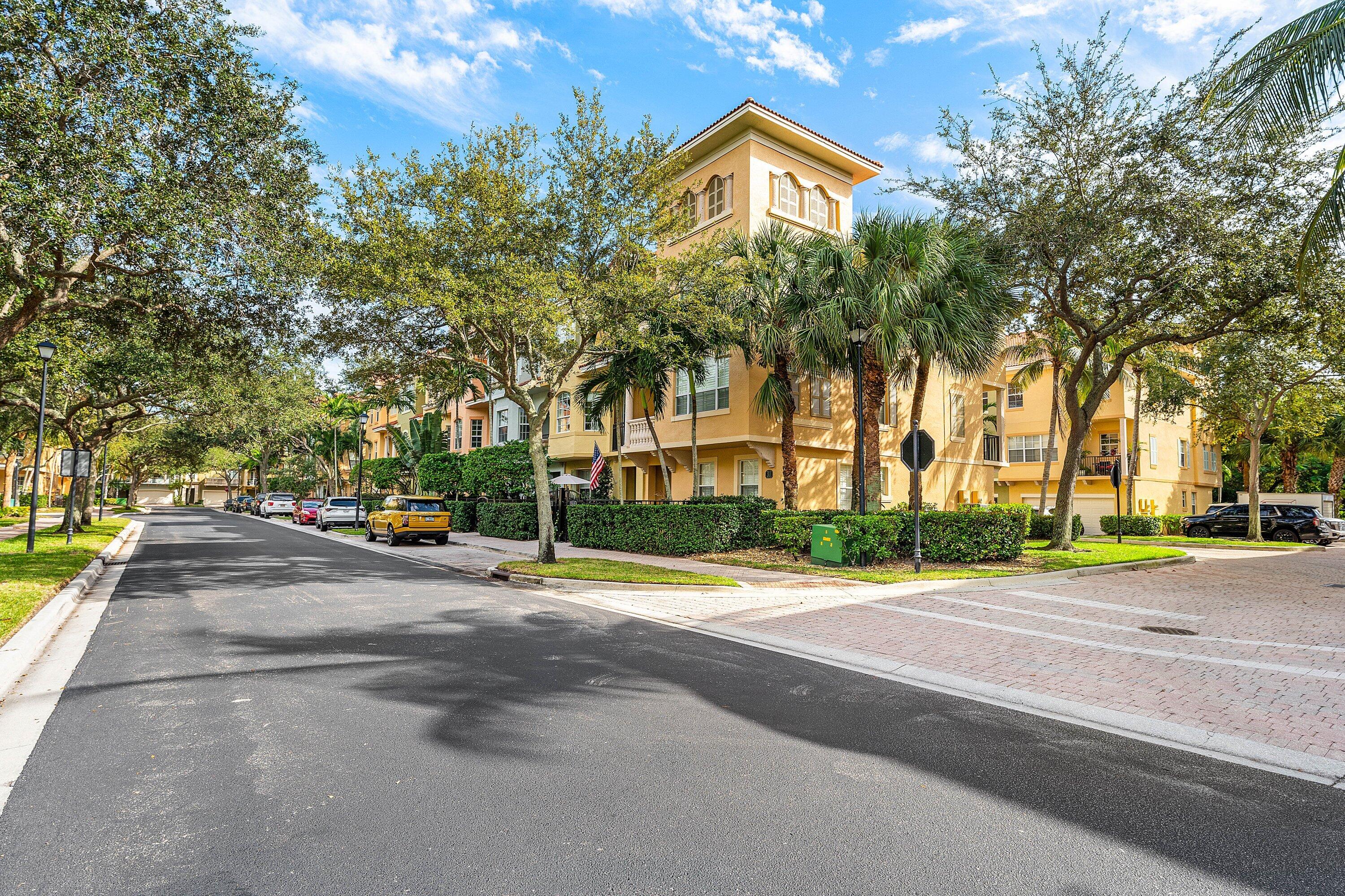 HARBOUR OAKS - Residential