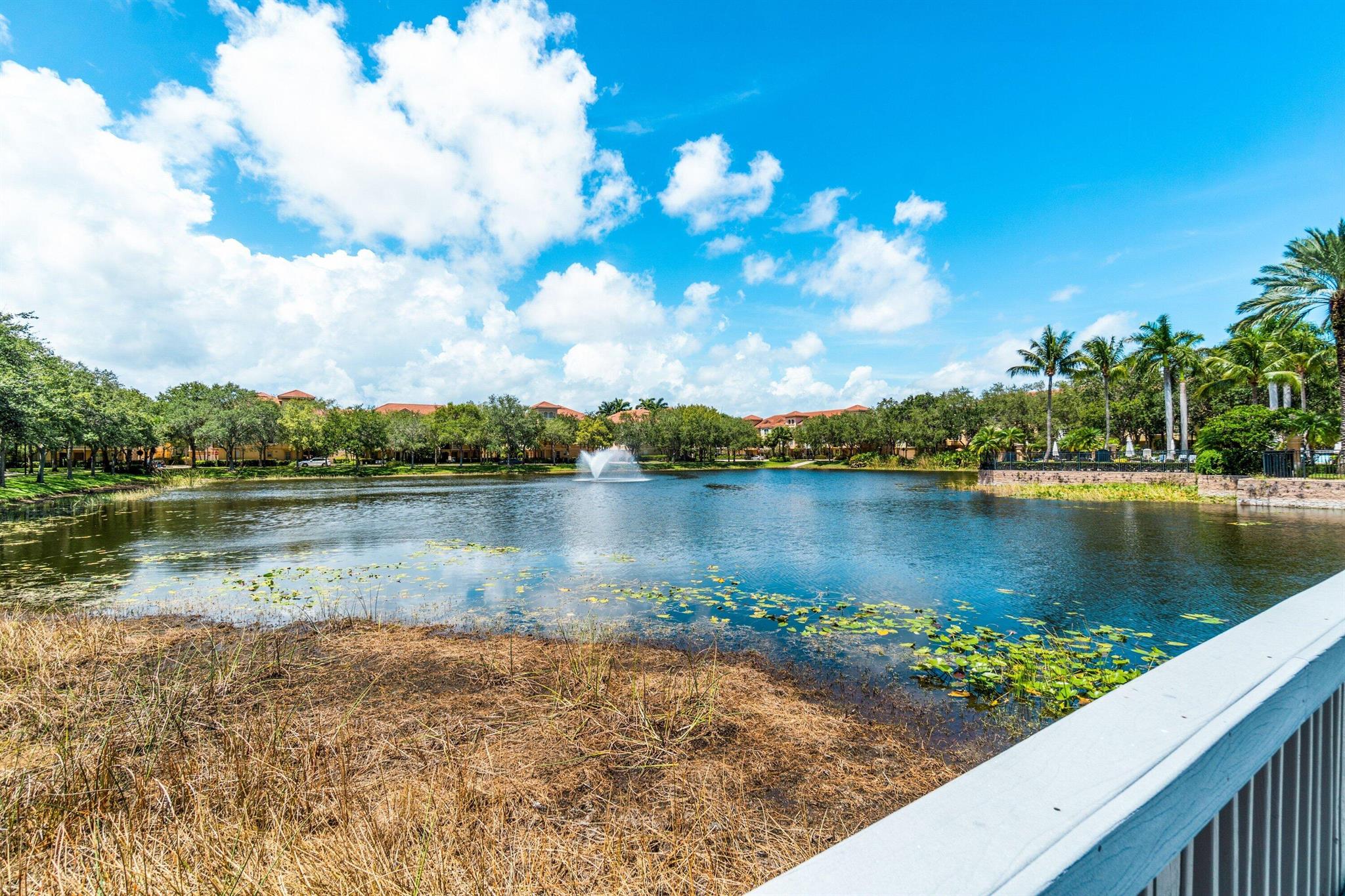 HARBOUR OAKS - Residential