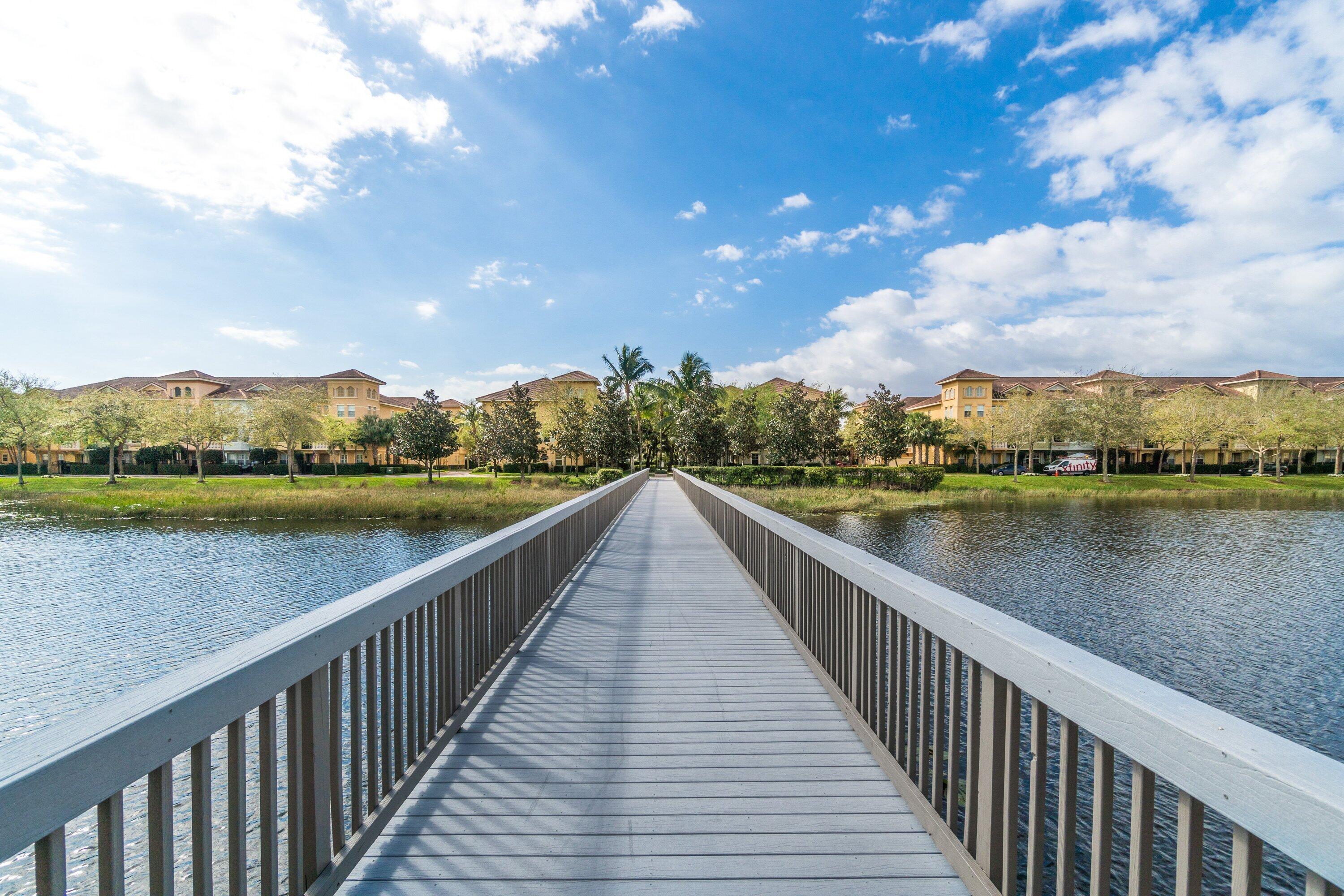 HARBOUR OAKS - Residential