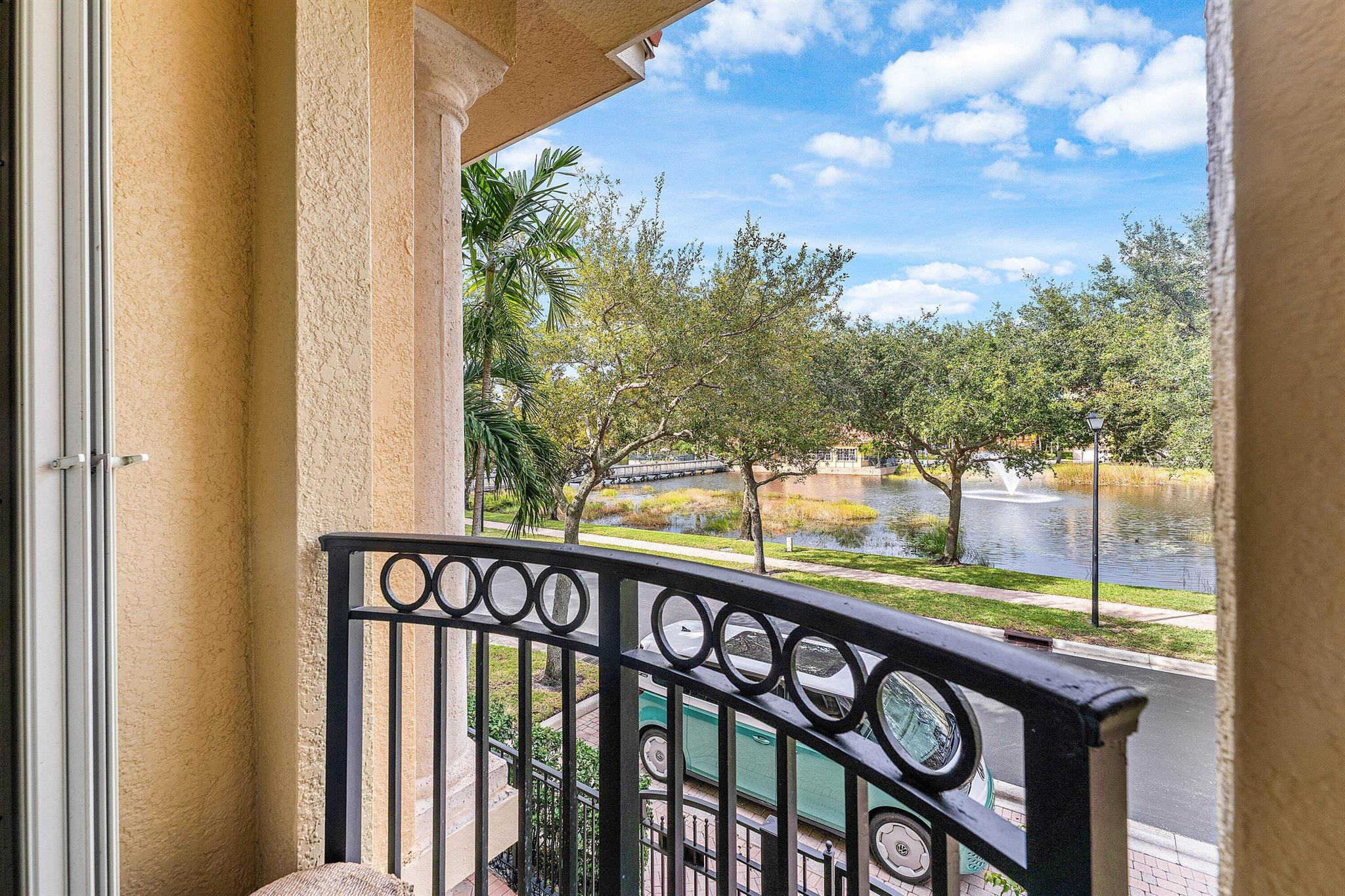 HARBOUR OAKS - Residential