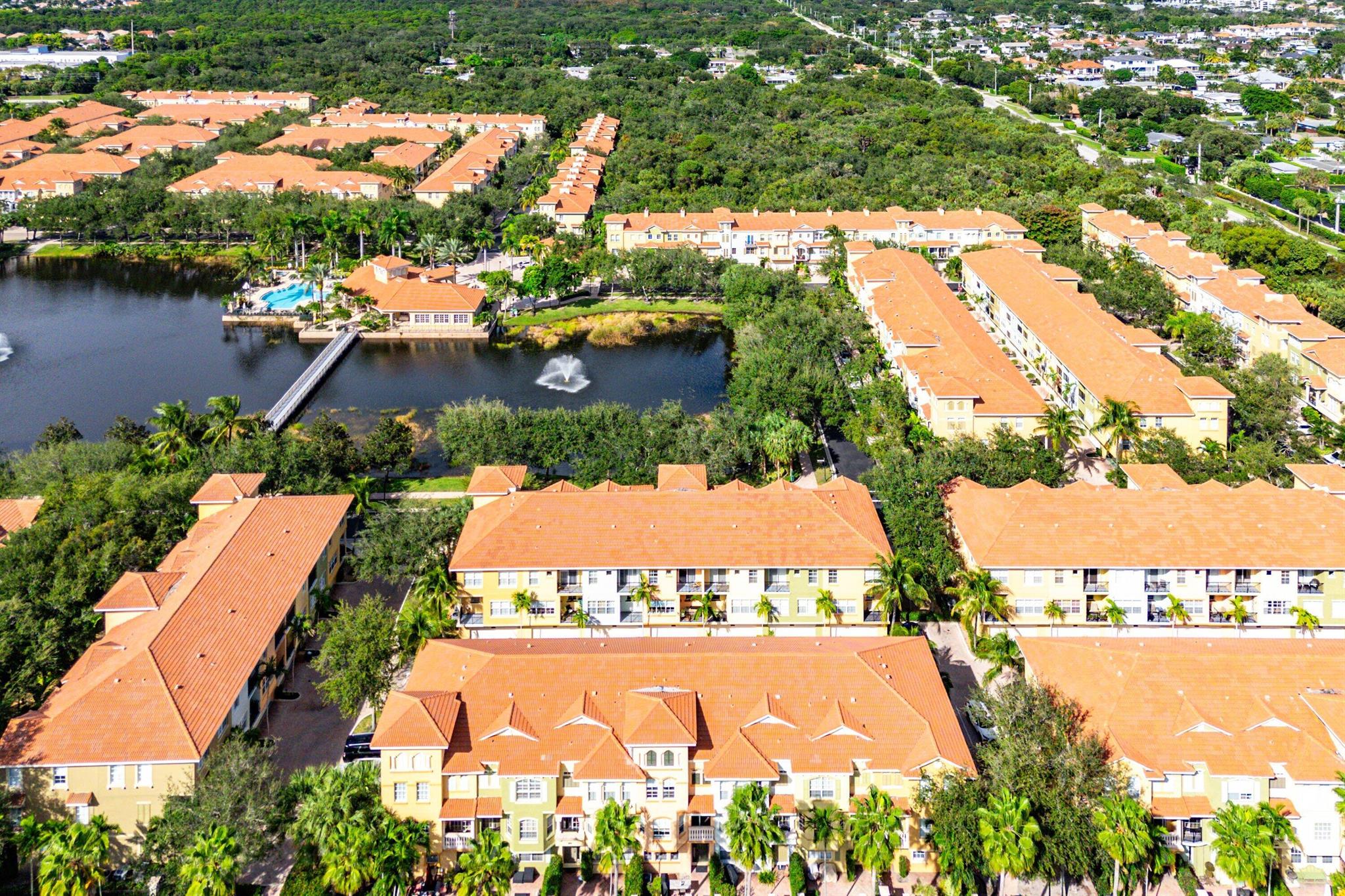 HARBOUR OAKS - Residential