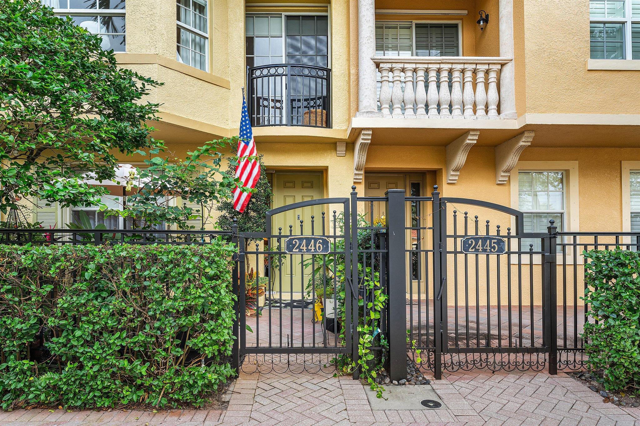 HARBOUR OAKS - Residential