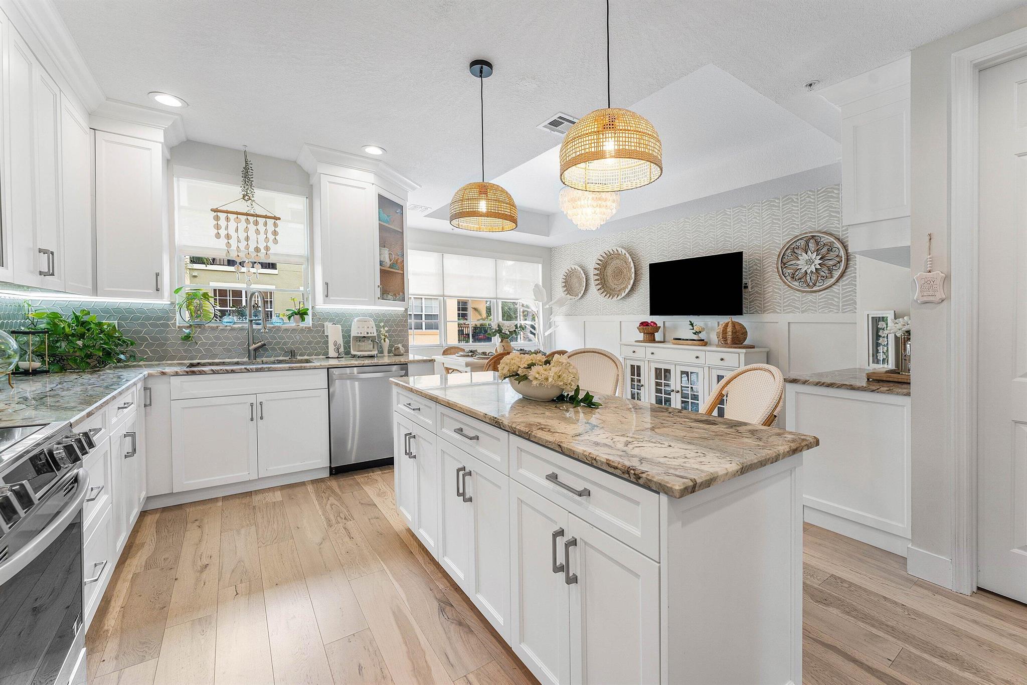 HARBOUR OAKS - Residential