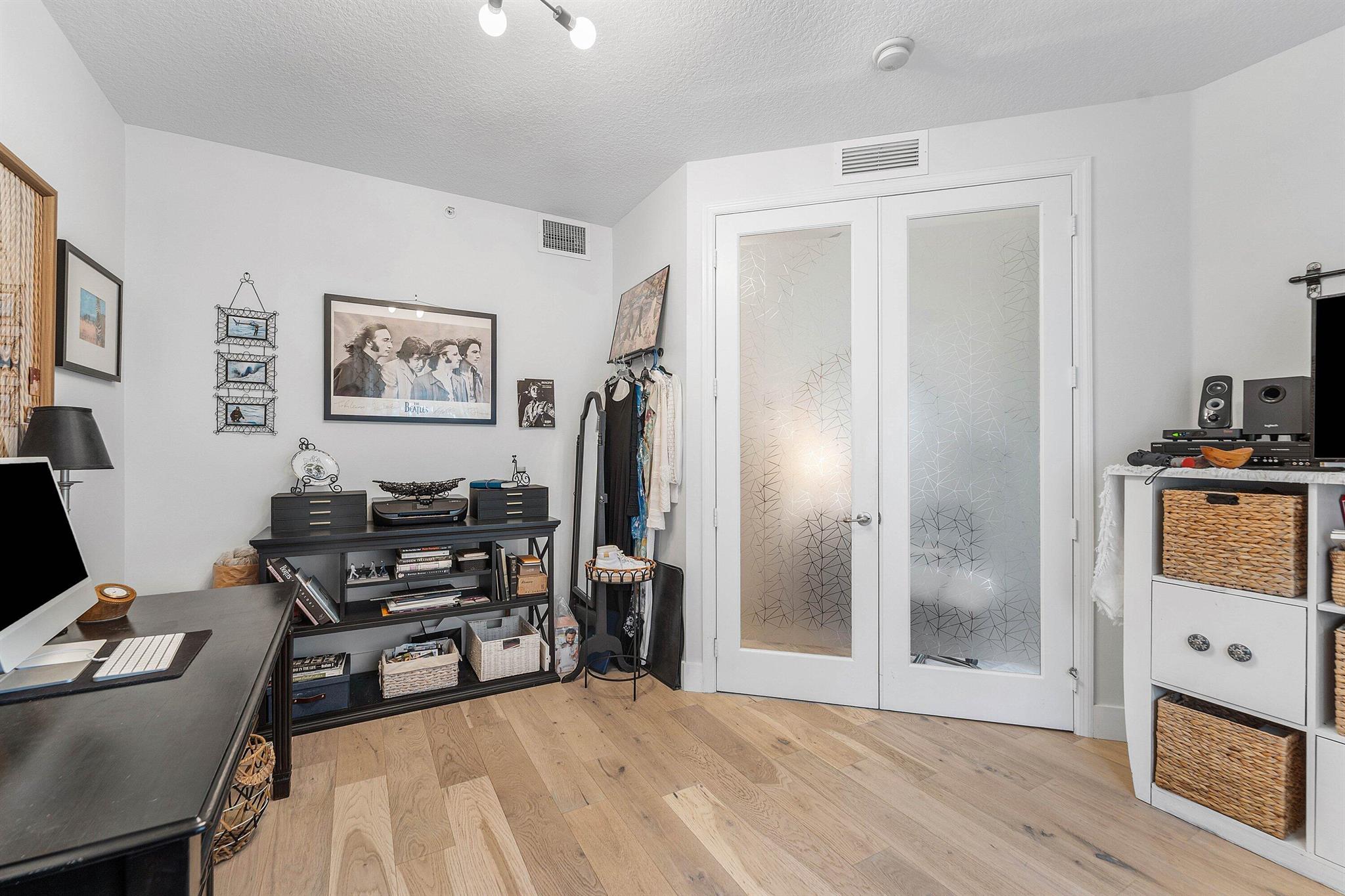 HARBOUR OAKS - Residential