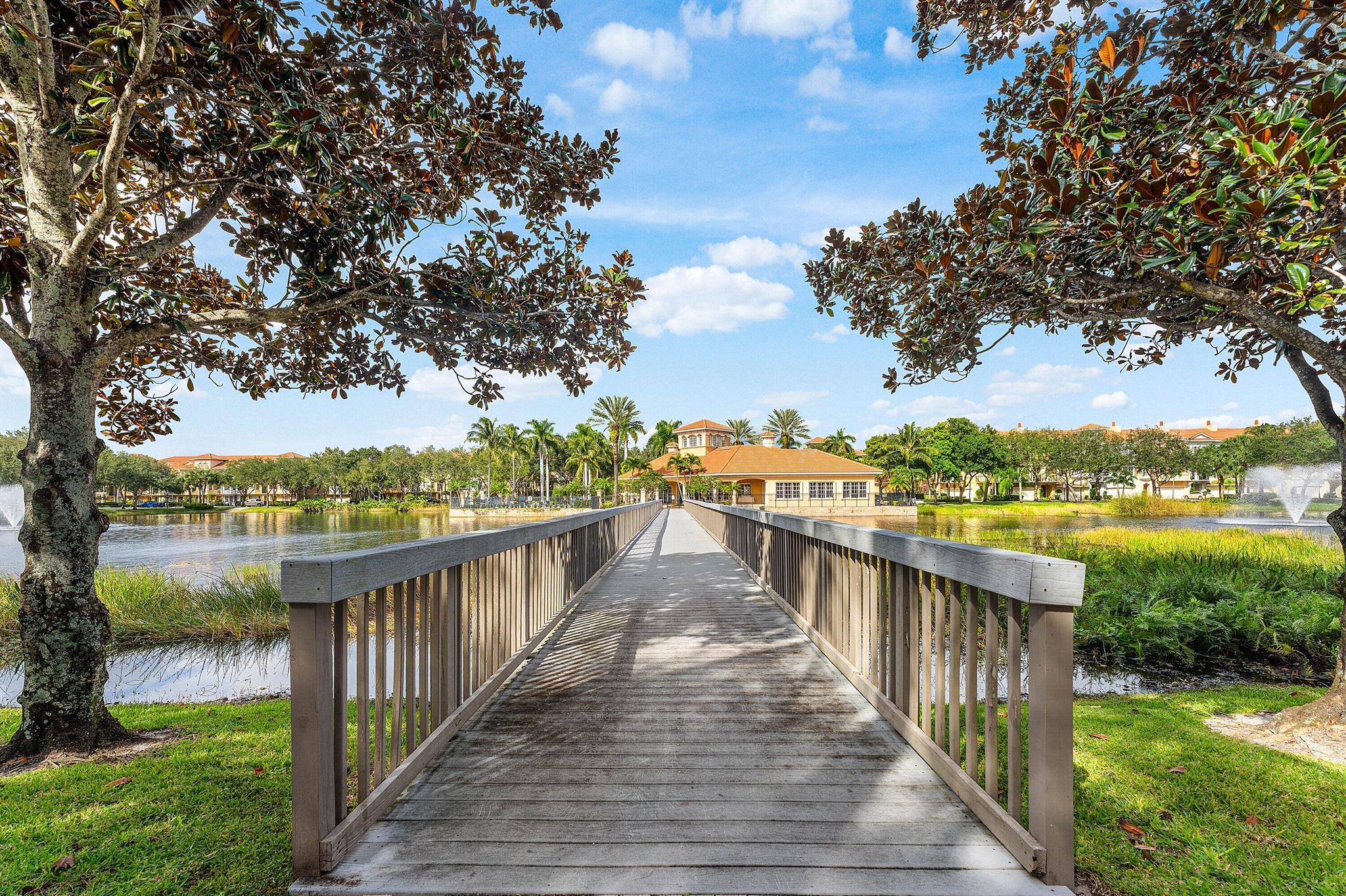 HARBOUR OAKS - Residential