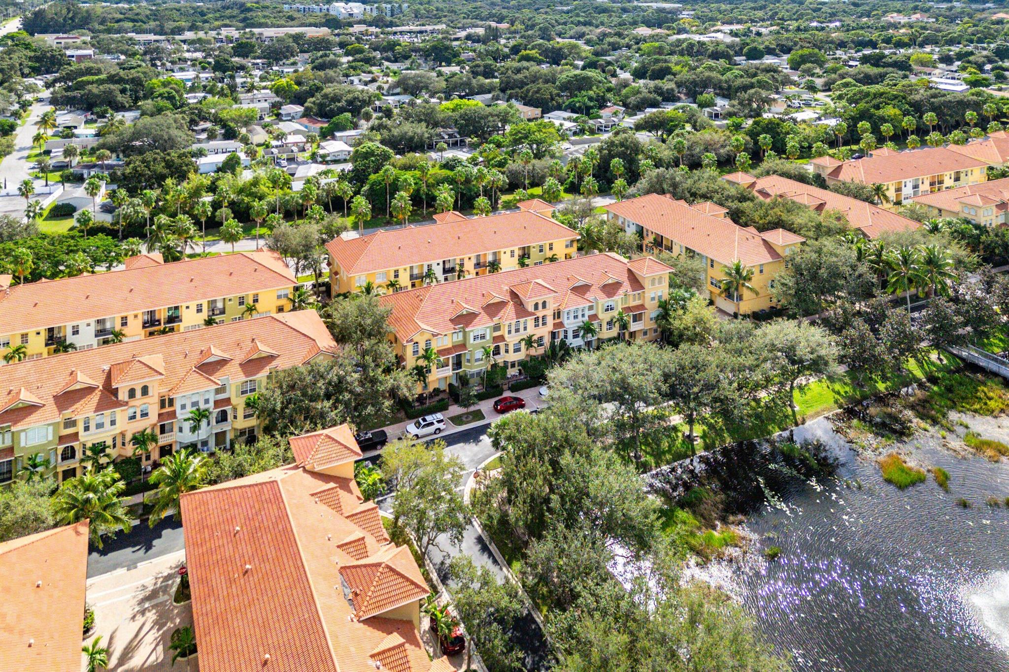 HARBOUR OAKS - Residential