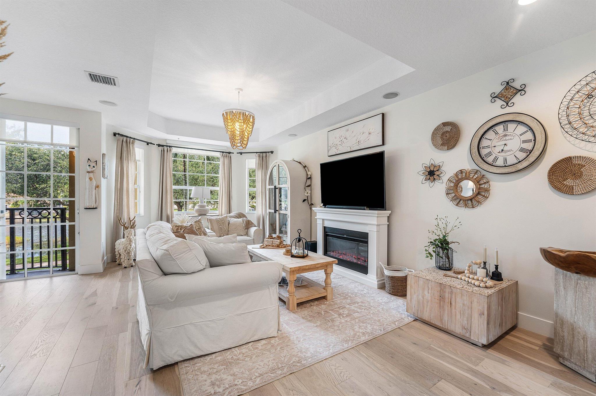 HARBOUR OAKS - Residential