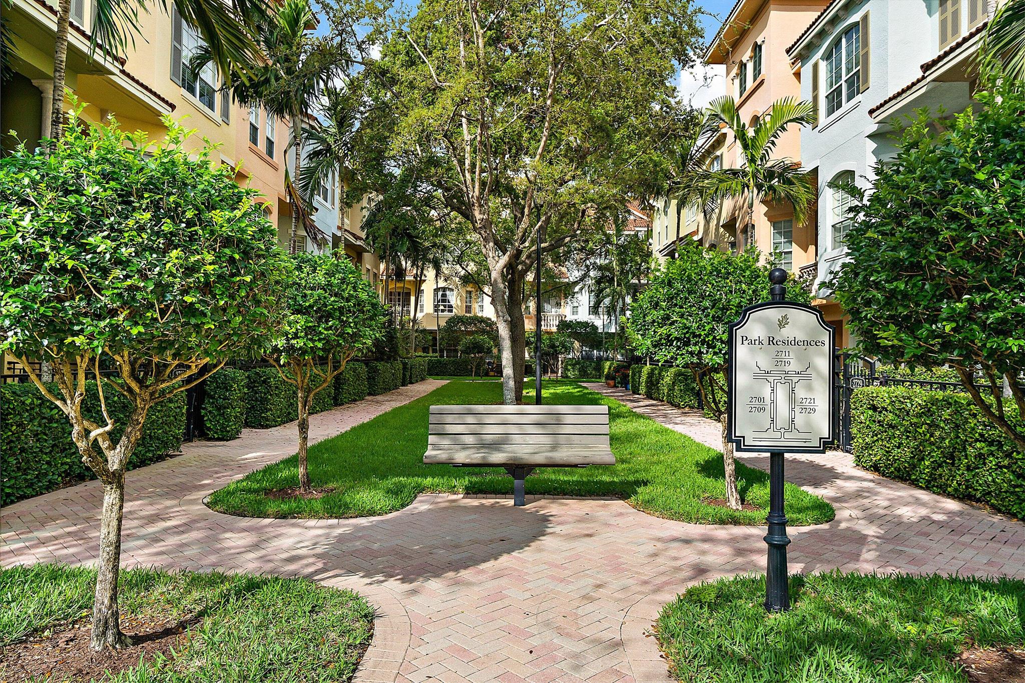 HARBOUR OAKS - Residential