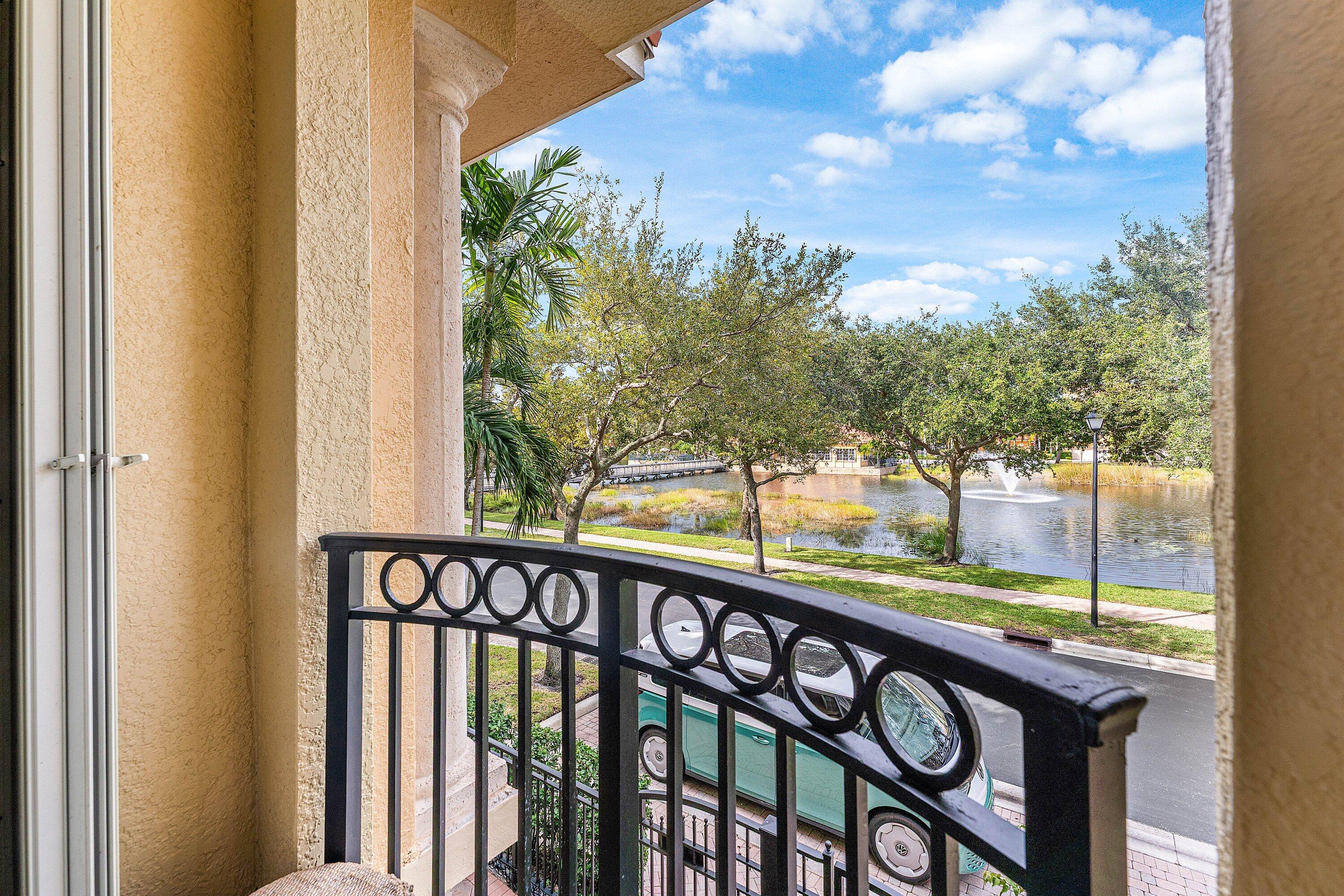 HARBOUR OAKS - Residential