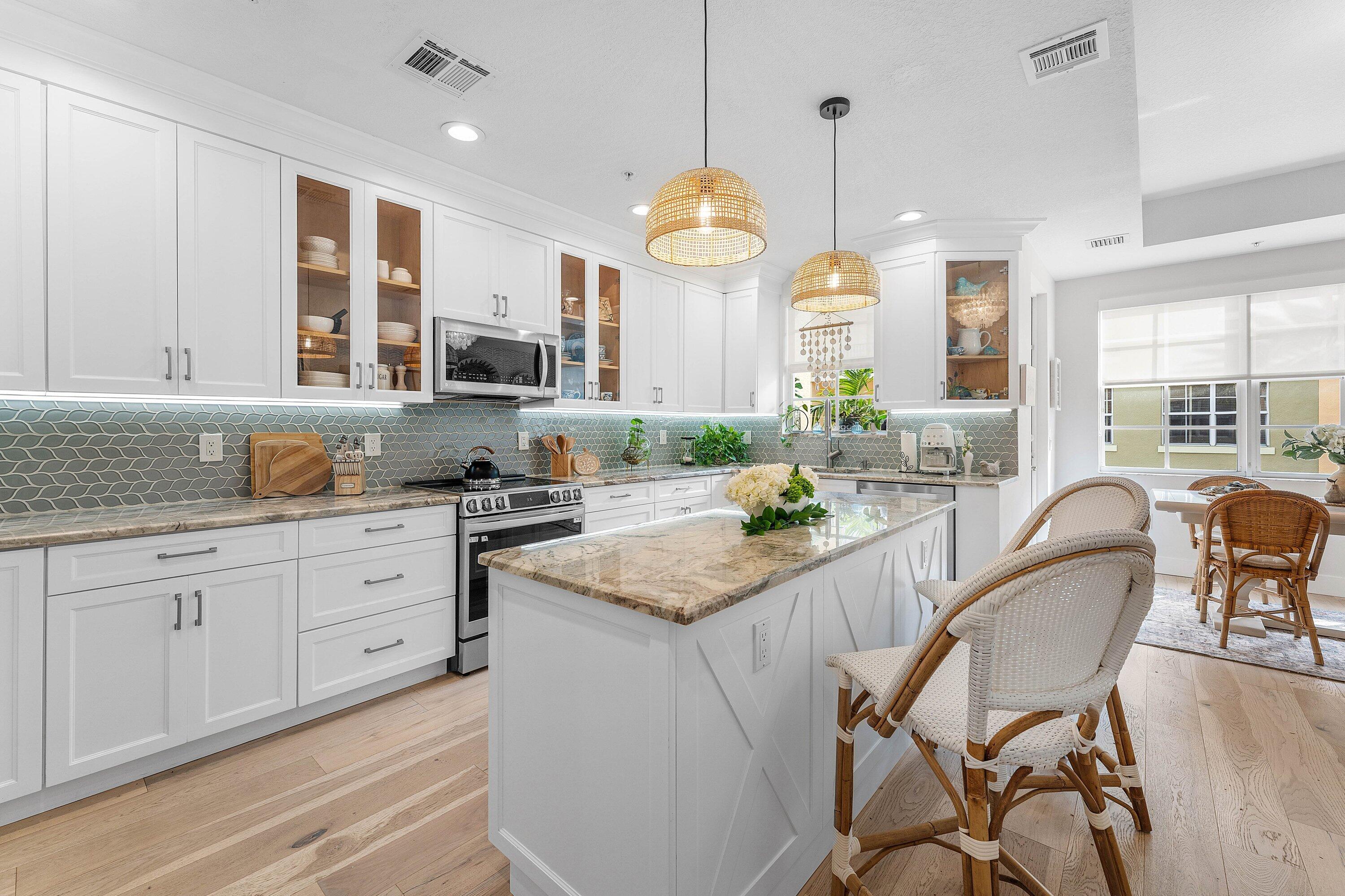 HARBOUR OAKS - Residential