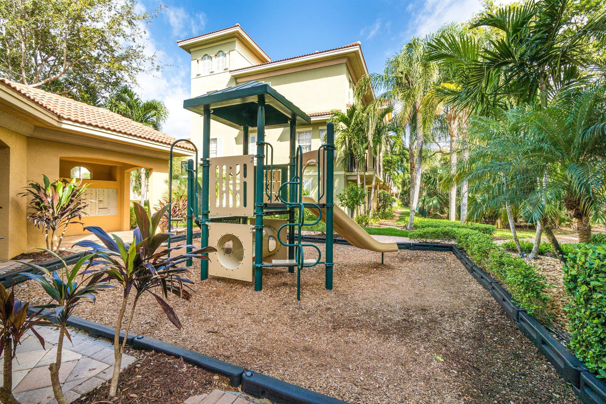 HARBOUR OAKS - Residential