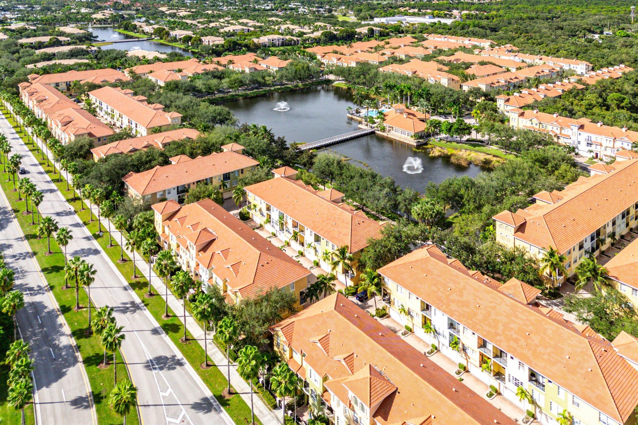 HARBOUR OAKS - Residential