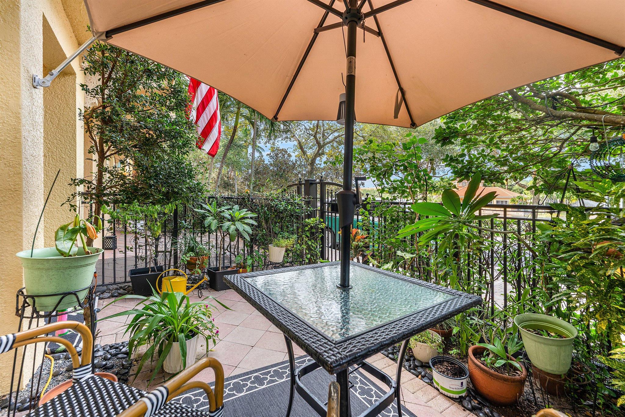 HARBOUR OAKS - Residential