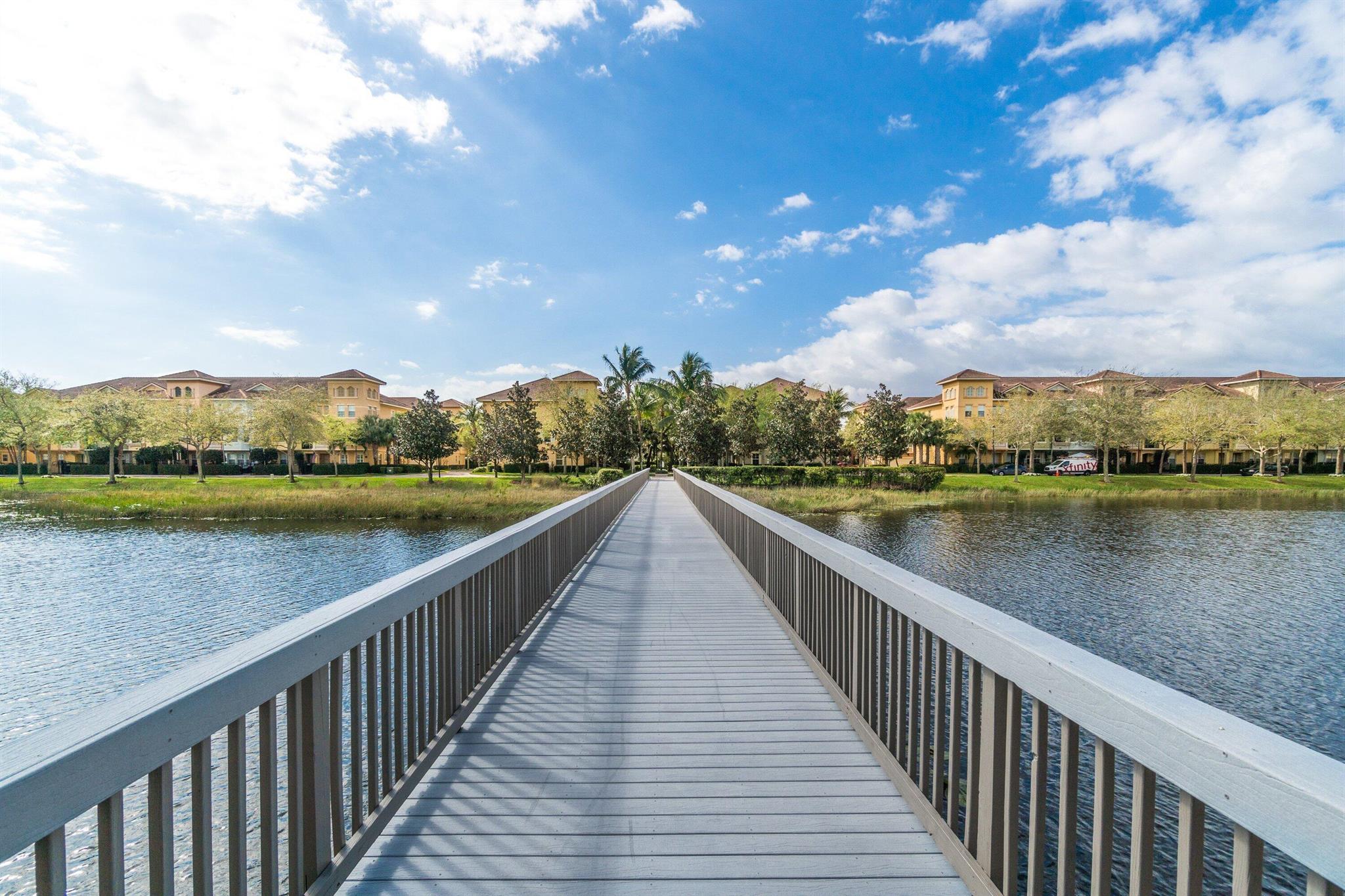 HARBOUR OAKS - Residential