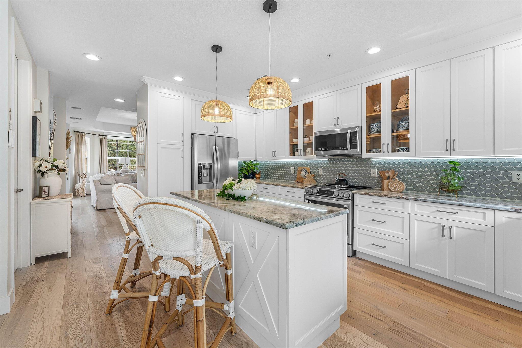 HARBOUR OAKS - Residential