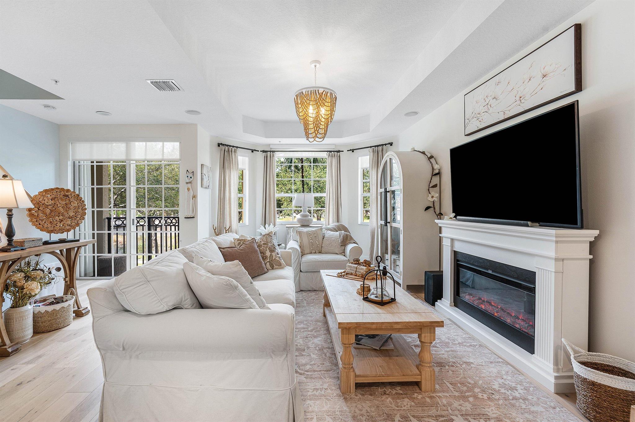 HARBOUR OAKS - Residential