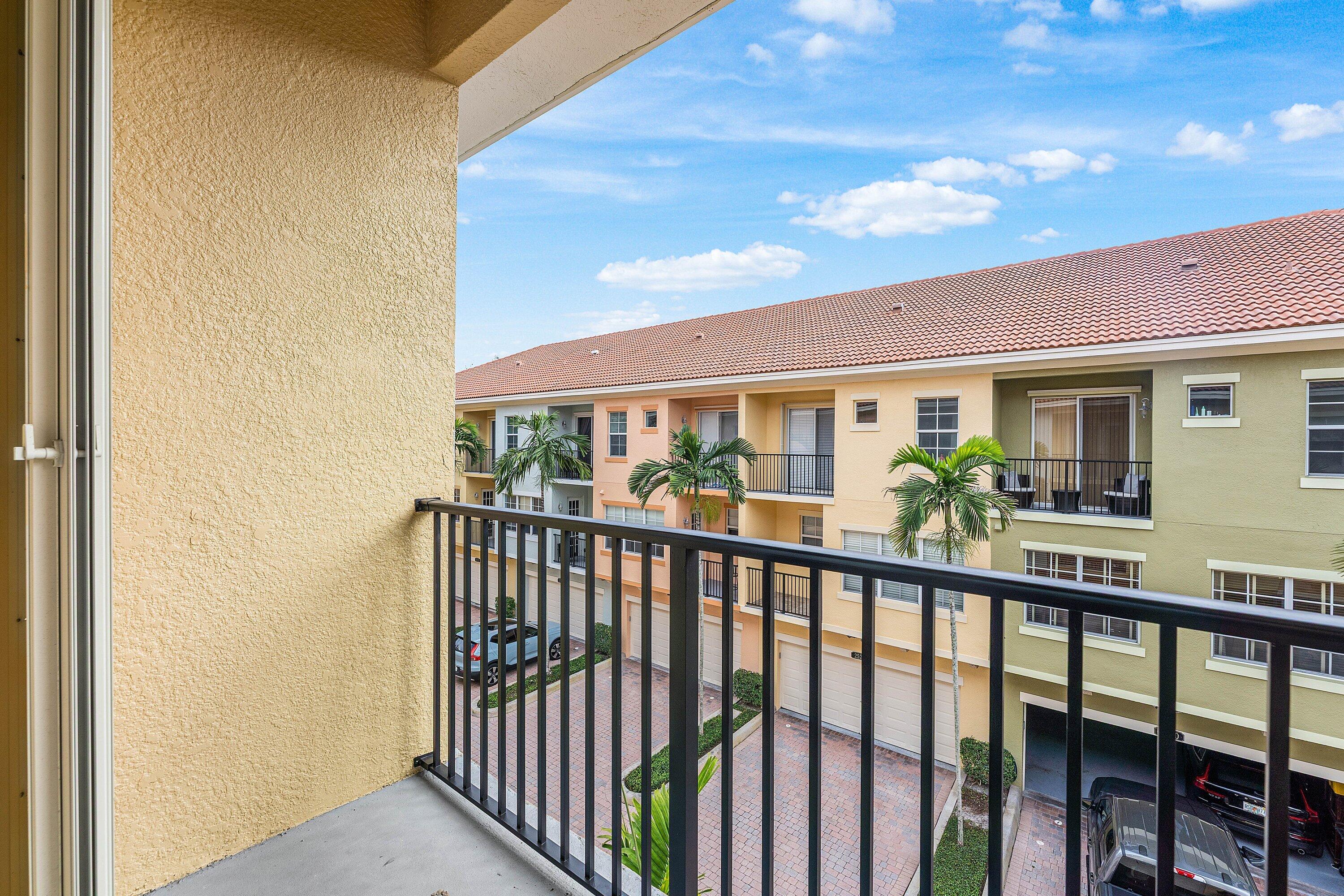 HARBOUR OAKS - Residential