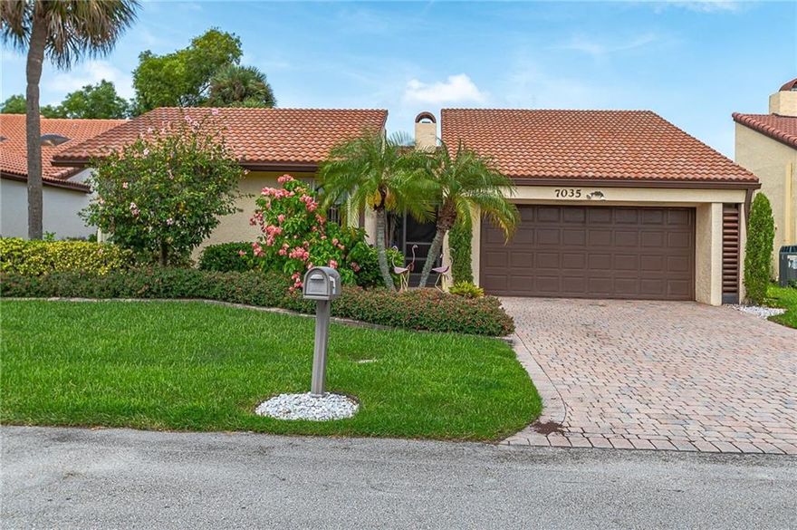 This open and spacious  2 bedroom, 2 bath home in beautiful small community of Golf Pointe  with  Private swimming pool and low HOA fees! This open and spacious home boasts a remodeled kitchen featuring quartz countertops, real white wood cabinets, and marble floors. Two large master suites, oh the possibilities. This light and bright home has plenty of natural sunlight streaming in through sliding glass doors and skylights and atrium.  Vaulted ceilings almost every room, and marble wood burning fireplace  add to the ambiance in this home. Sit back and enjoy your peaceful, relaxing on your oversized screened and roofed patio enjoying the wild life and  golf course view! Don't miss your chance to live on the golf course!  Just walk out your front door to the community pool! This open and spacious  2 bedroom, 2 bath home in beautiful small community of Golf Pointe!  Private swimming pool and low HOA fees! This open and spacious home boasts a remodeled kitchen featuring quartz countertops, real white wood cabinets, and marble floors. Two large master suites, oh the possibilities. This light and bright home has plenty of natural sunlight streaming in through sliding glass doors and skylights and atrium.  Vaulted ceilings almost every room, and marble wood burning fireplace  add to the ambiance in this home. Sit back and enjoy your peaceful, relaxing on your oversized screened and roofed patio enjoying the wild life and  golf course view! Don't miss your chance to live on the golf course!  Just walk out your front door to the community pool!