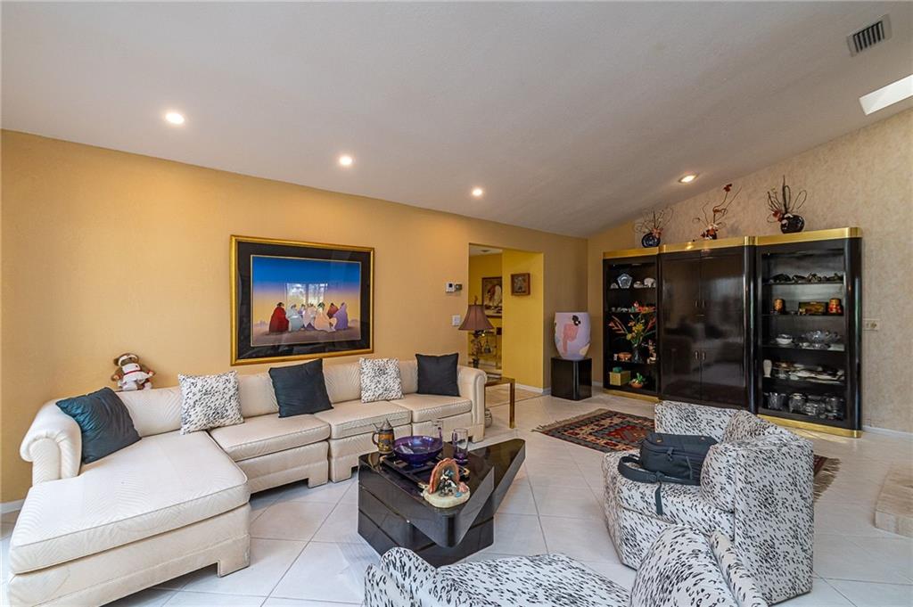 WOODMONT - Residential