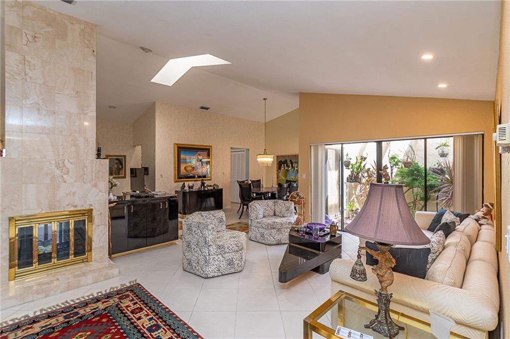 WOODMONT - Residential