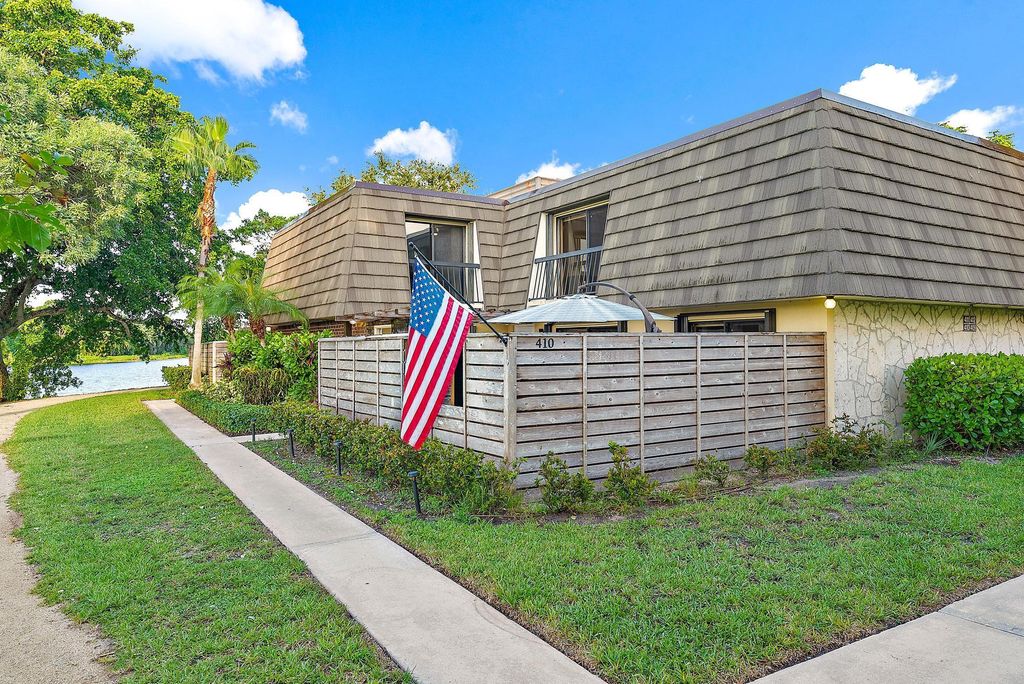 Photo of 410 4th Terrace, Palm Beach Gardens, FL 33418 (MLS # R11033839)