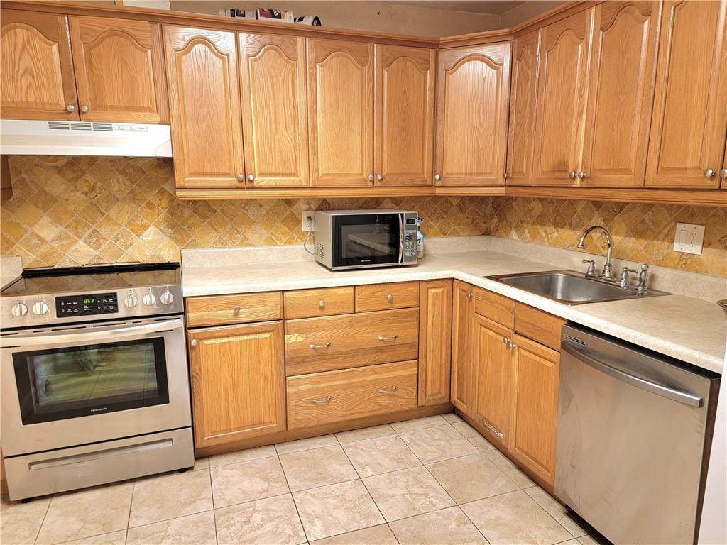 Ground floor 1/1.5 unit in a Senior 55+ community. Large Bedroom with Walk-in closet. Clubhouse with gym, library and game room. Heated pool. Maintenance includes water, fiber optic cable and high speed internet. Extra storage. Lobby secured building. No pets allowed. No rentals are allowed.