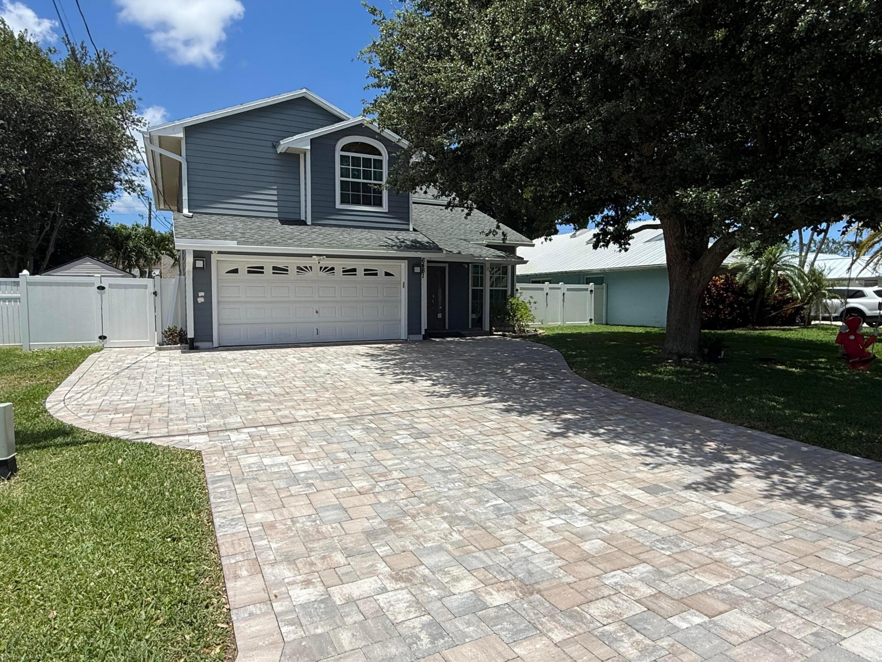 NORTH PALM BEACH HEIGHTS - Residential