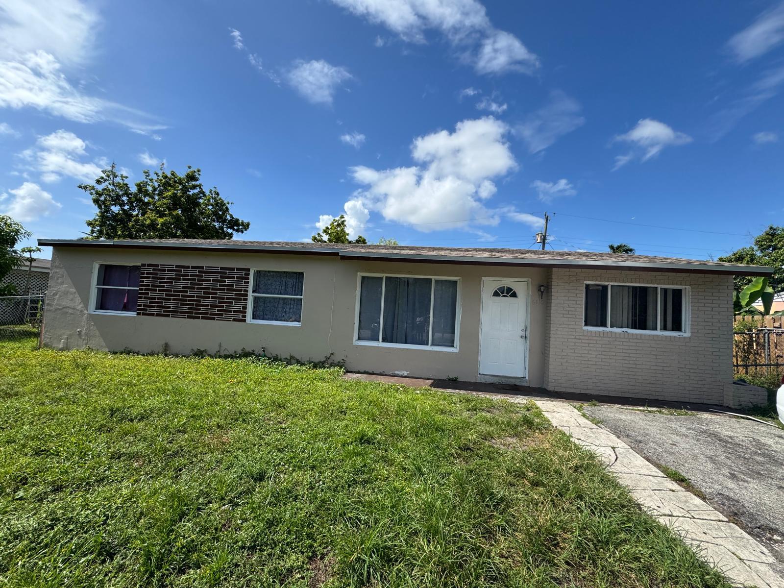 BROADVIEW COUNTRY CLUB ES - Residential Lease