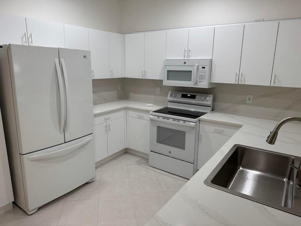 BOCA CHASE - Residential Lease