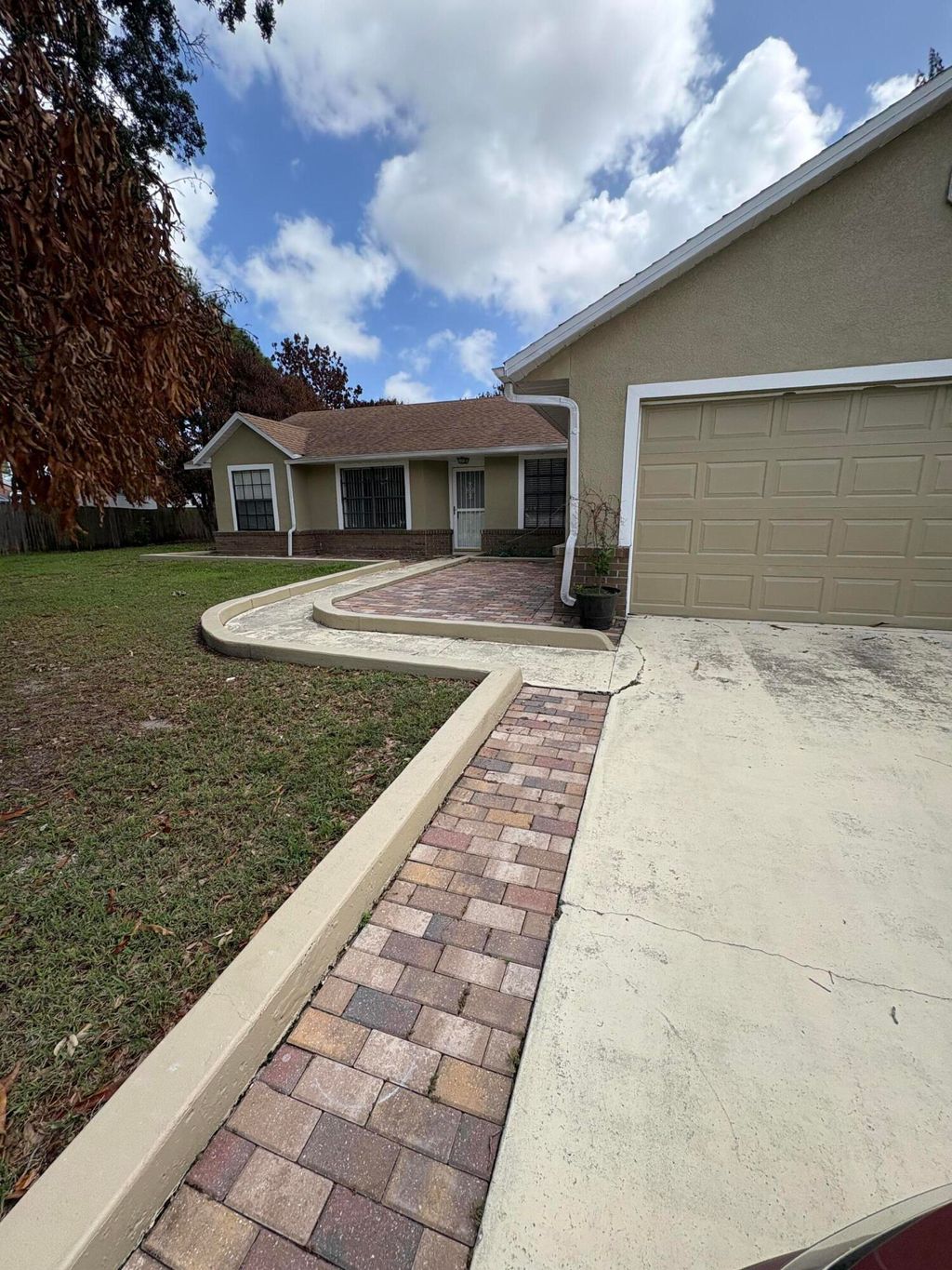Photo of 537 NW Biscayne Drive, Port Saint Lucie, FL 34983 (MLS # B26011581)