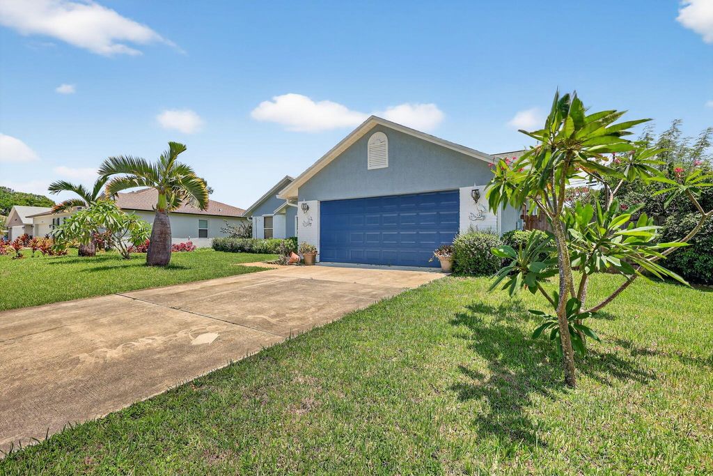 Photo of 1252 SW Wellington Avenue, Port Saint Lucie, FL 34953 (MLS # R11108858)