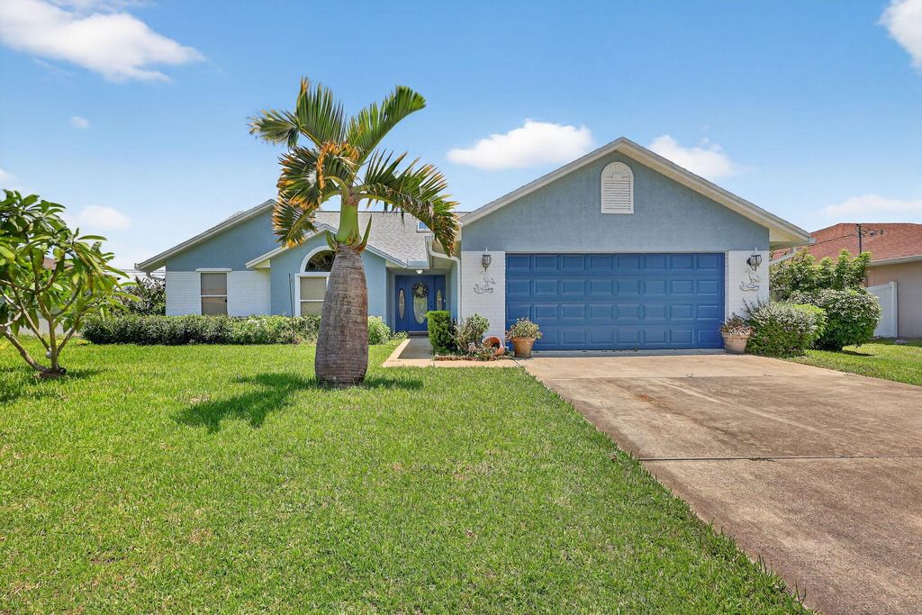 Photo of 1252 SW Wellington Avenue, Port Saint Lucie, FL 34953 (MLS # R11108858)