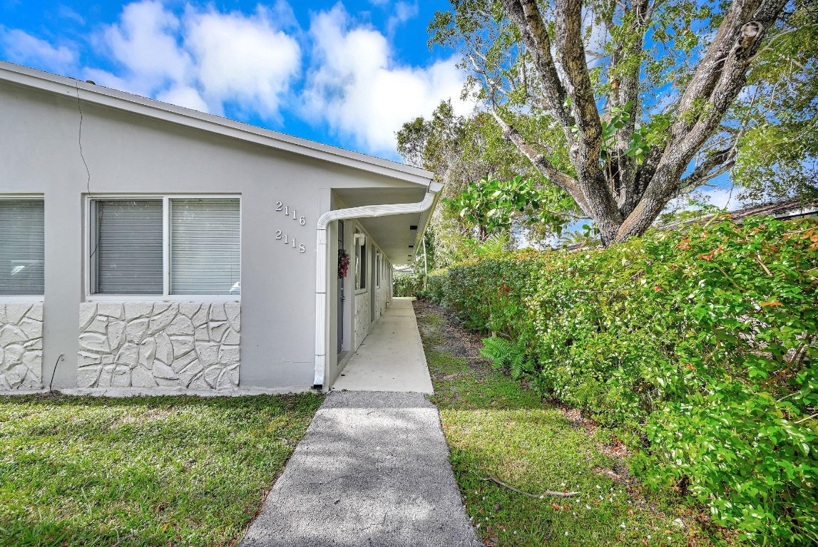 FLAMINGO MANORS - Residential Lease