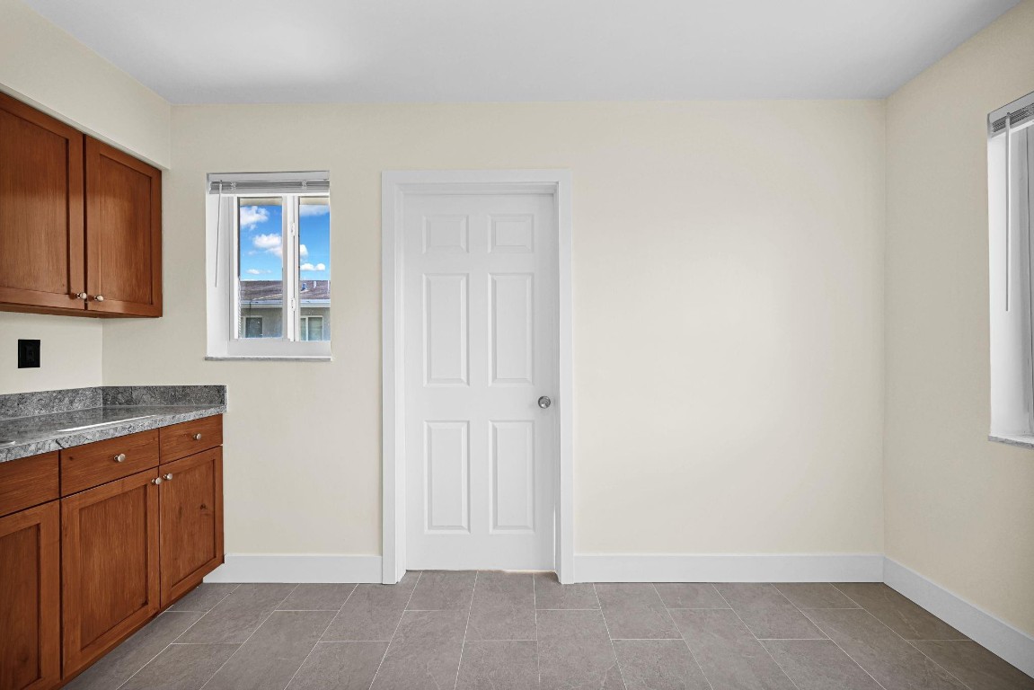 FLAMINGO MANORS - Residential Lease