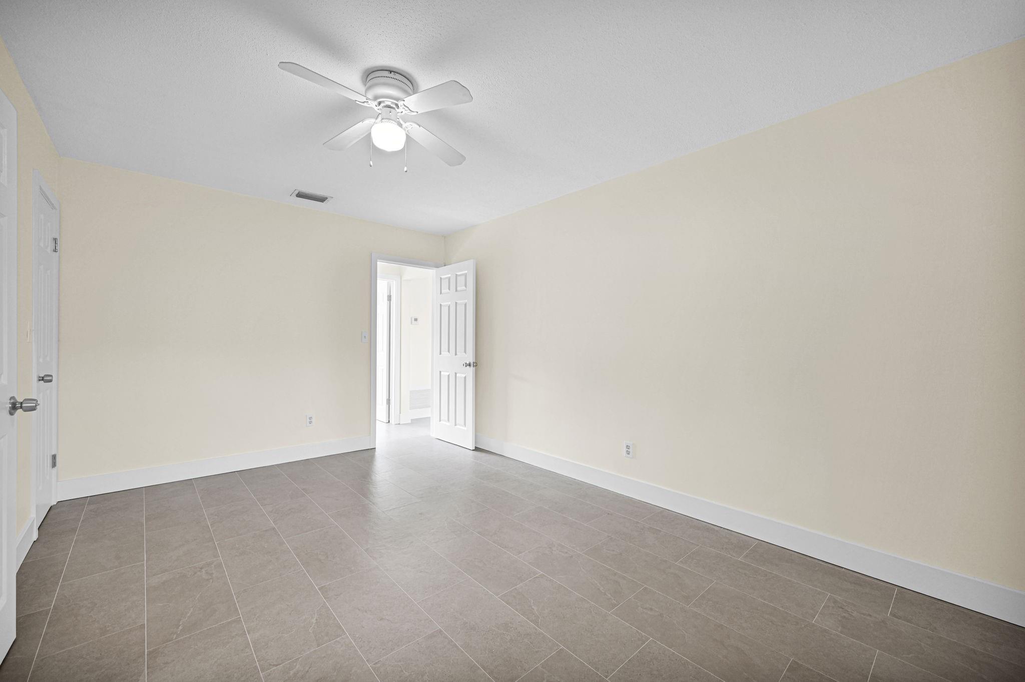 FLAMINGO MANORS - Residential Lease