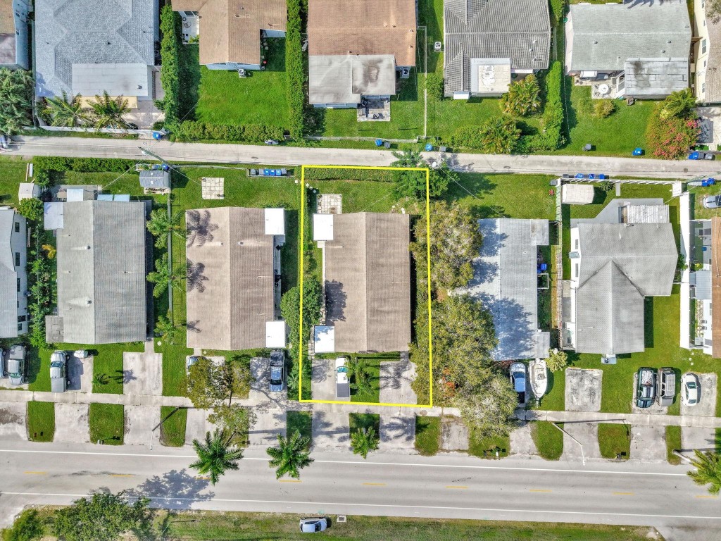 FLAMINGO MANORS - Residential Lease