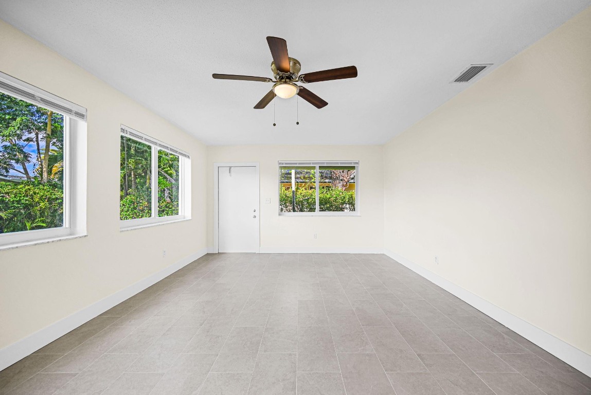 FLAMINGO MANORS - Residential Lease