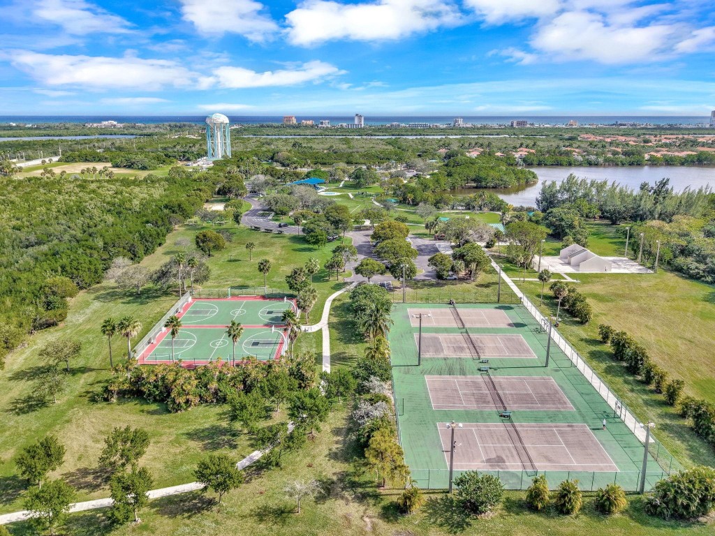 FLAMINGO MANORS - Residential Lease