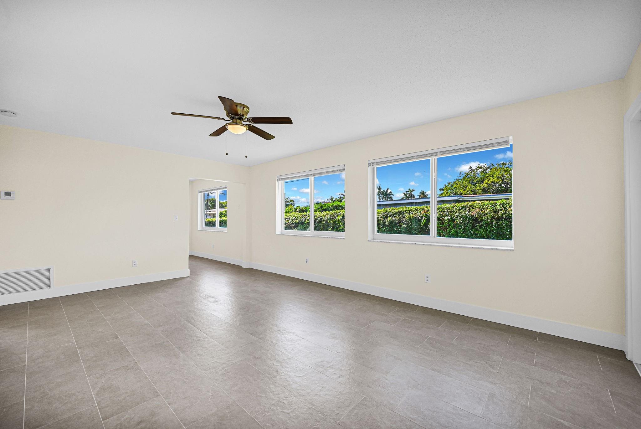 FLAMINGO MANORS - Residential Lease