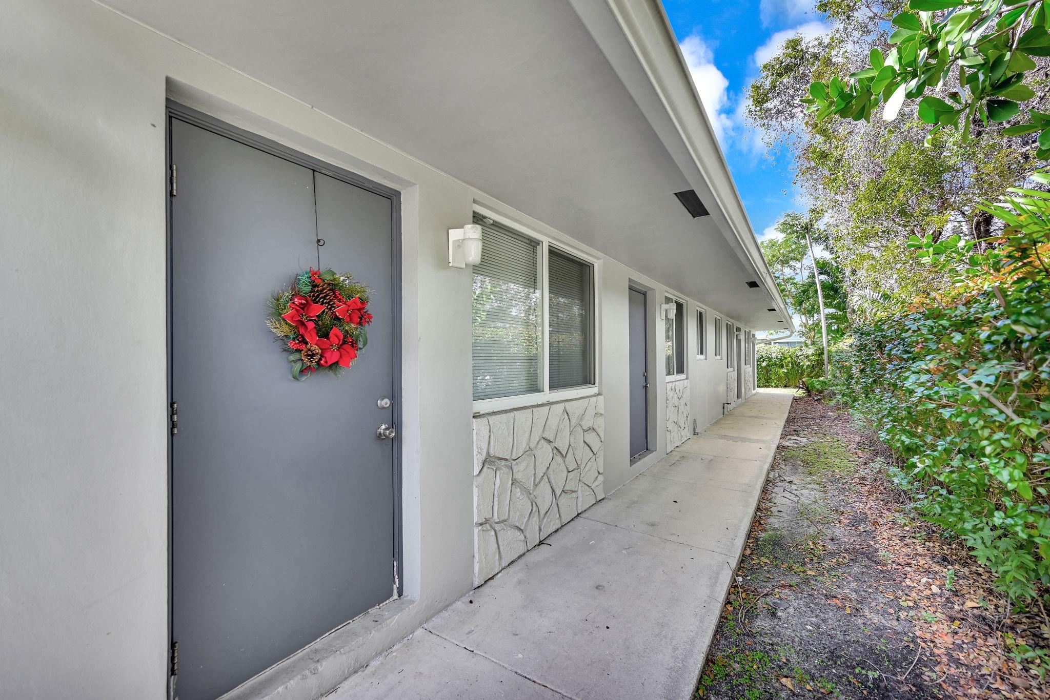 FLAMINGO MANORS - Residential Lease